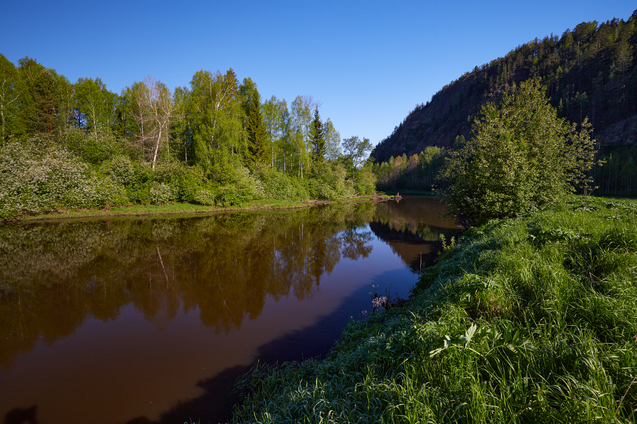 На рассвете.