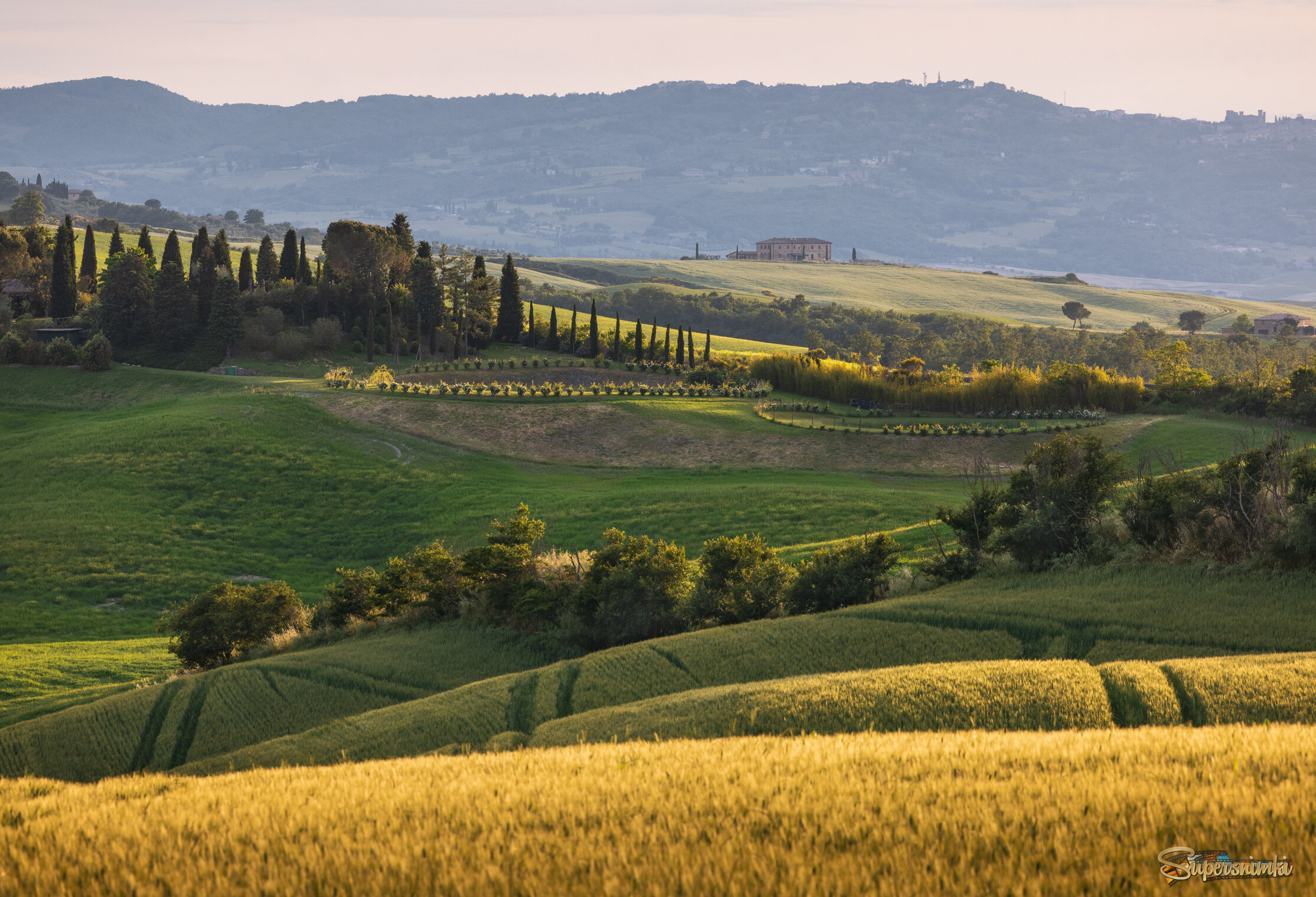 Среди холмов...