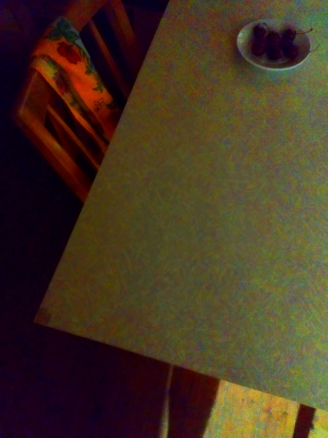 натюрморт со спелой черешней