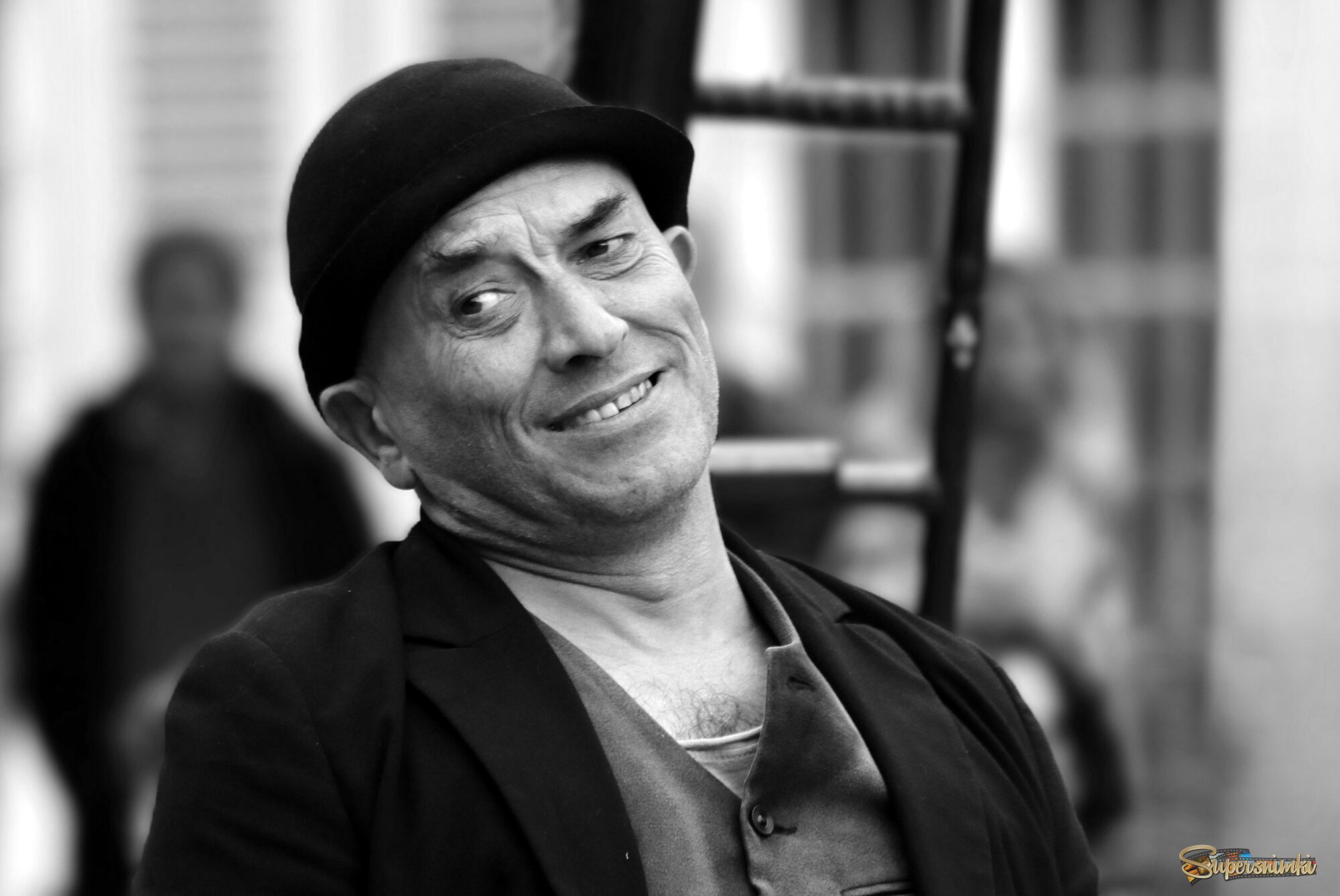 Да простой я ,как три рубля...