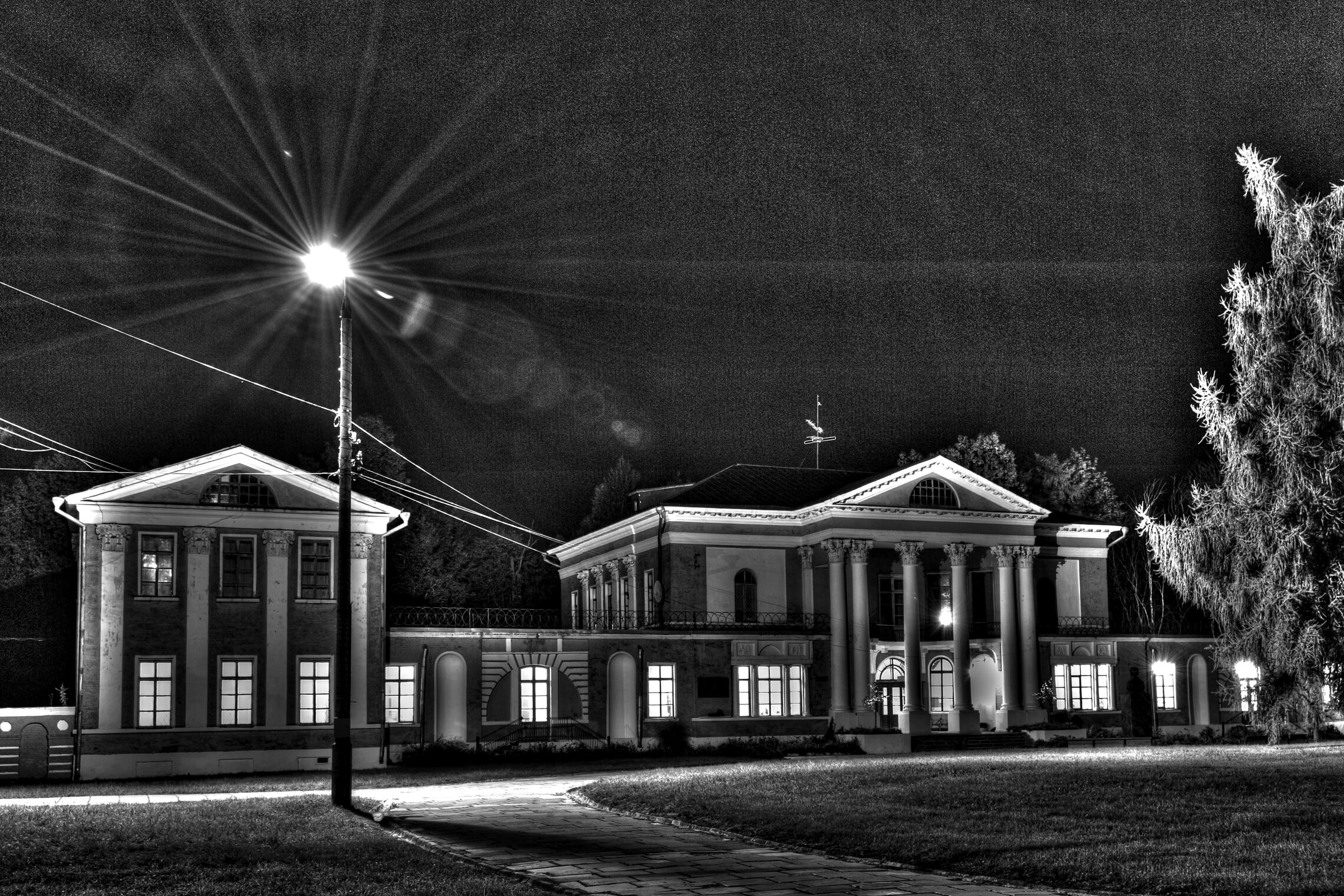 Усадьба Загряжских-Гончаровых. (ночная сьёмка)