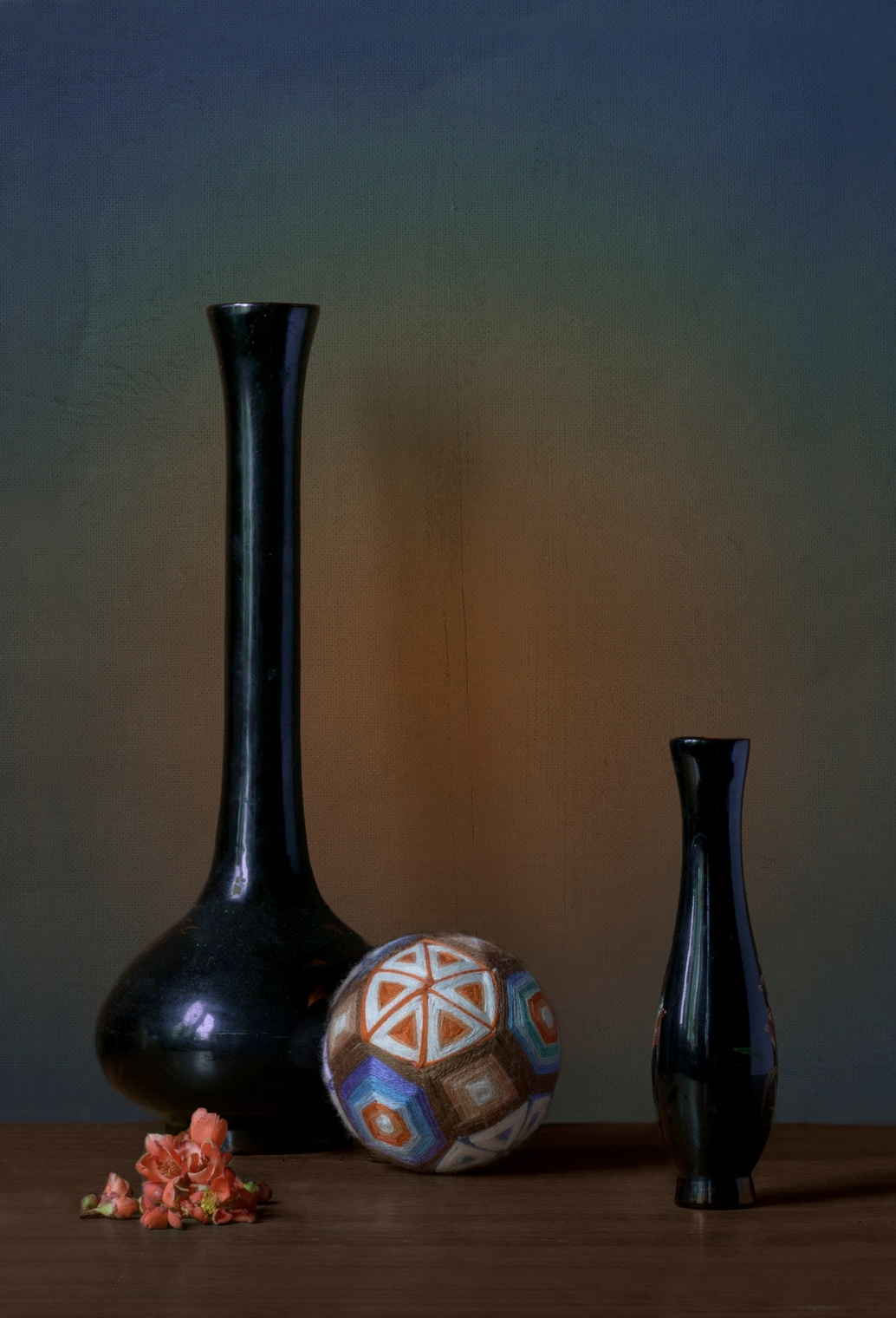 Черные вазы