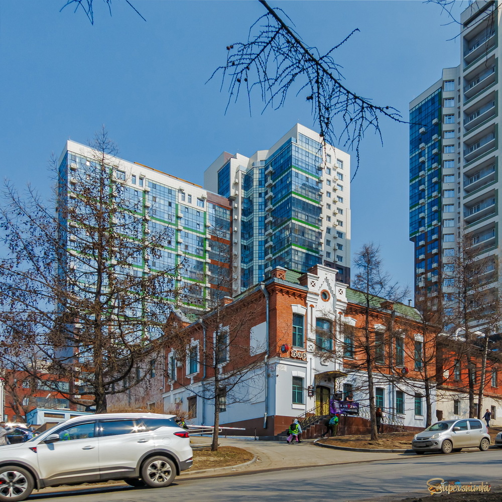 Контраст веков...