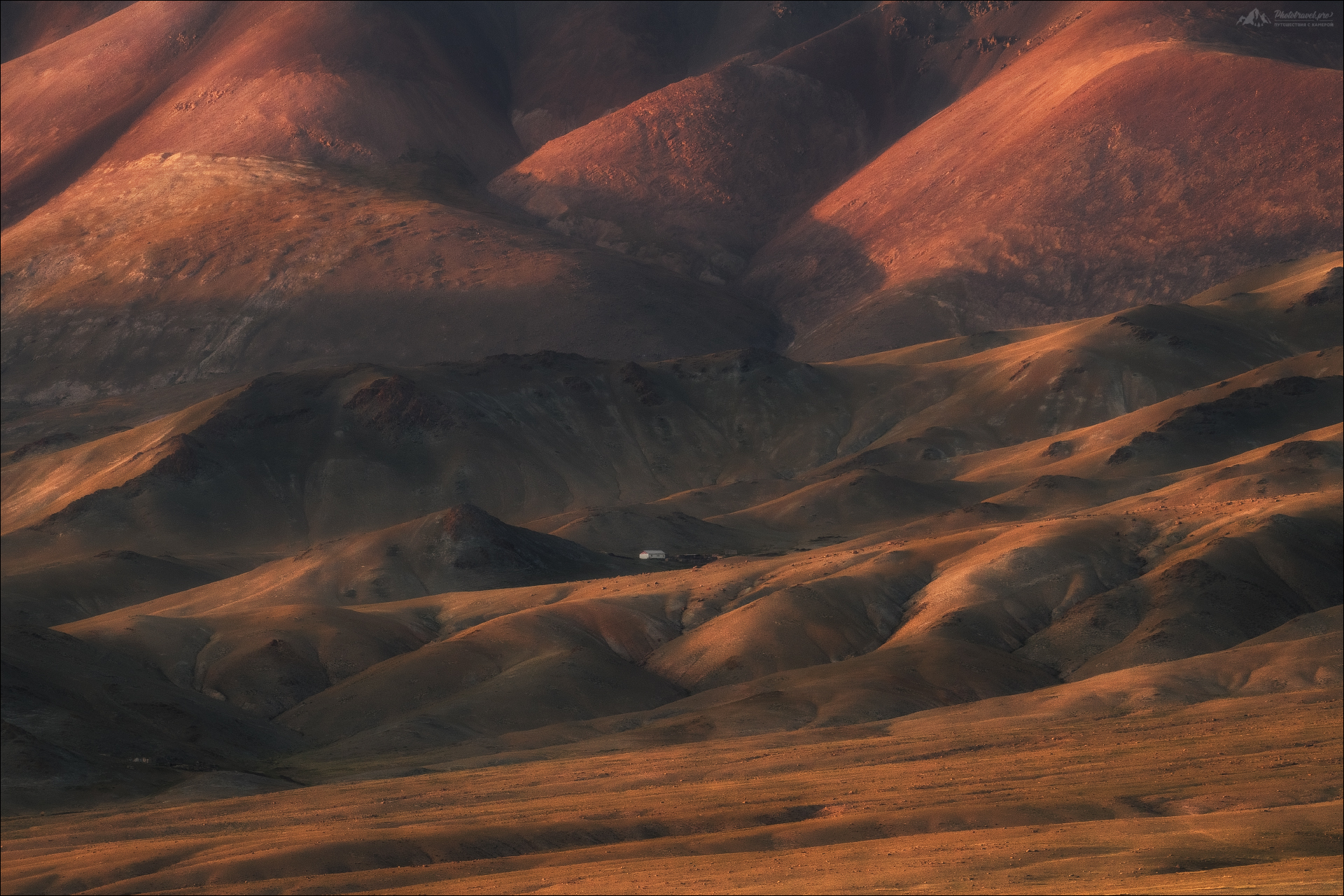 Среди безмолвных великанов ..