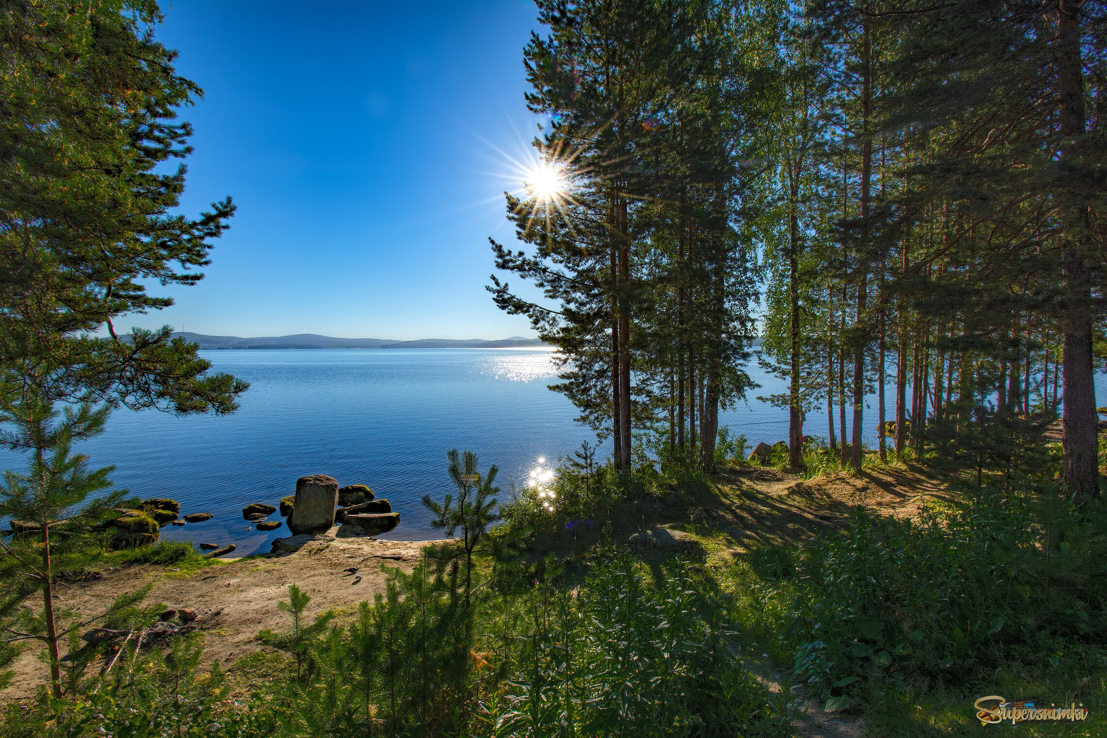 Полдень на озере 
