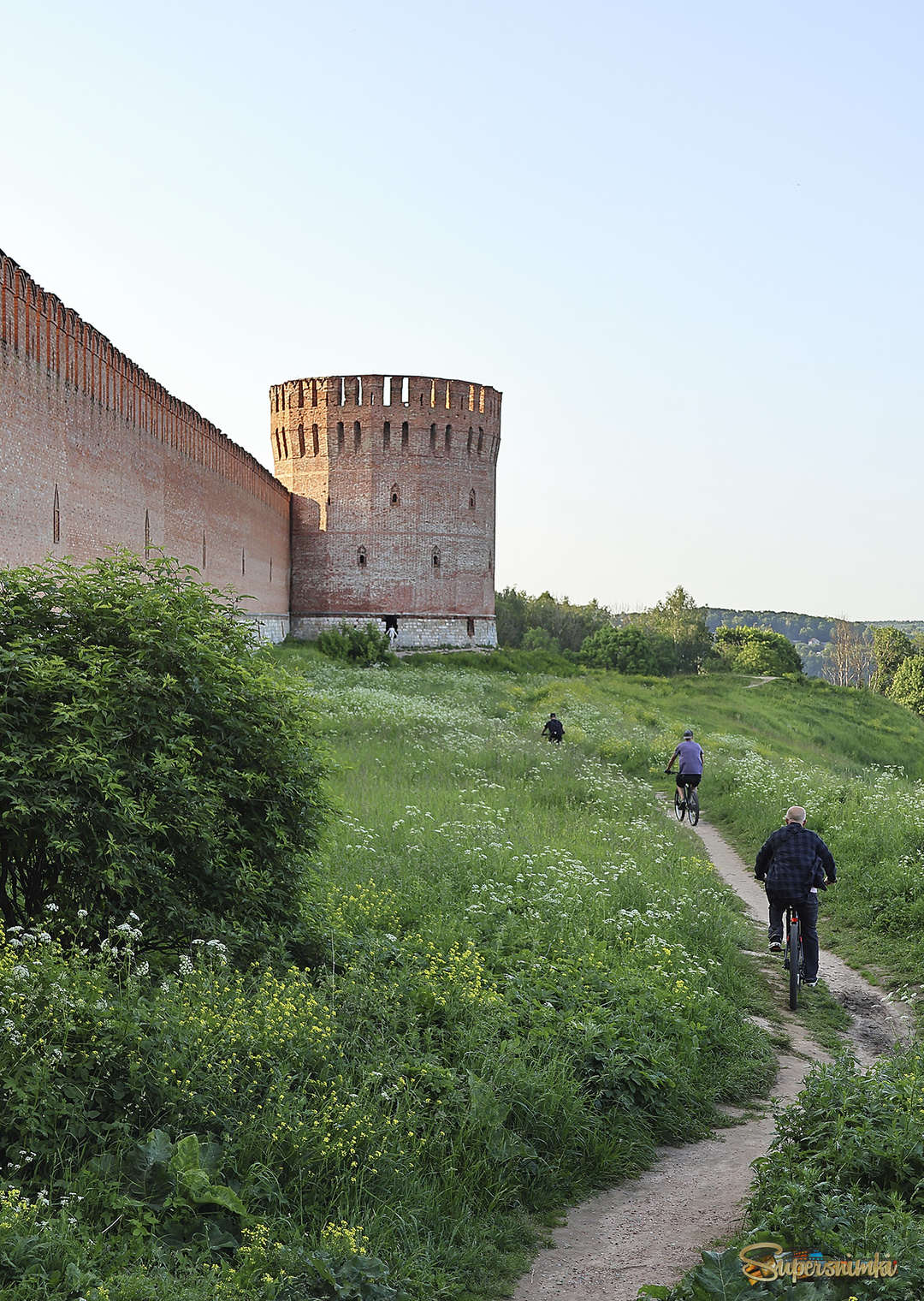 у башни Орел