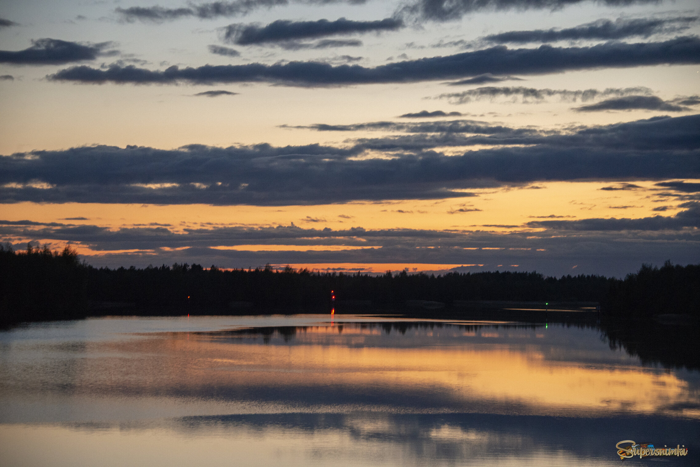 Закат на реке