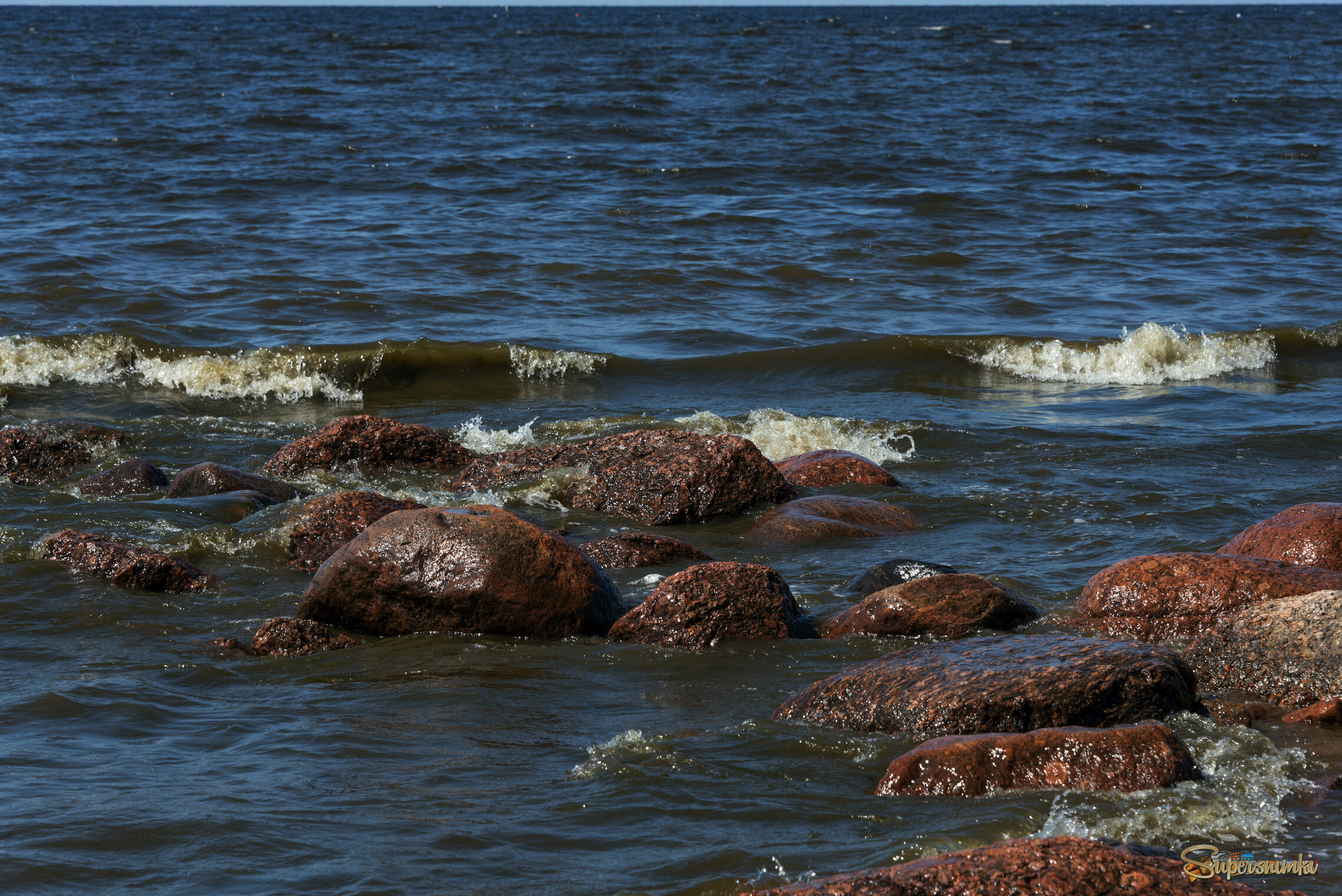 Море. Камни.