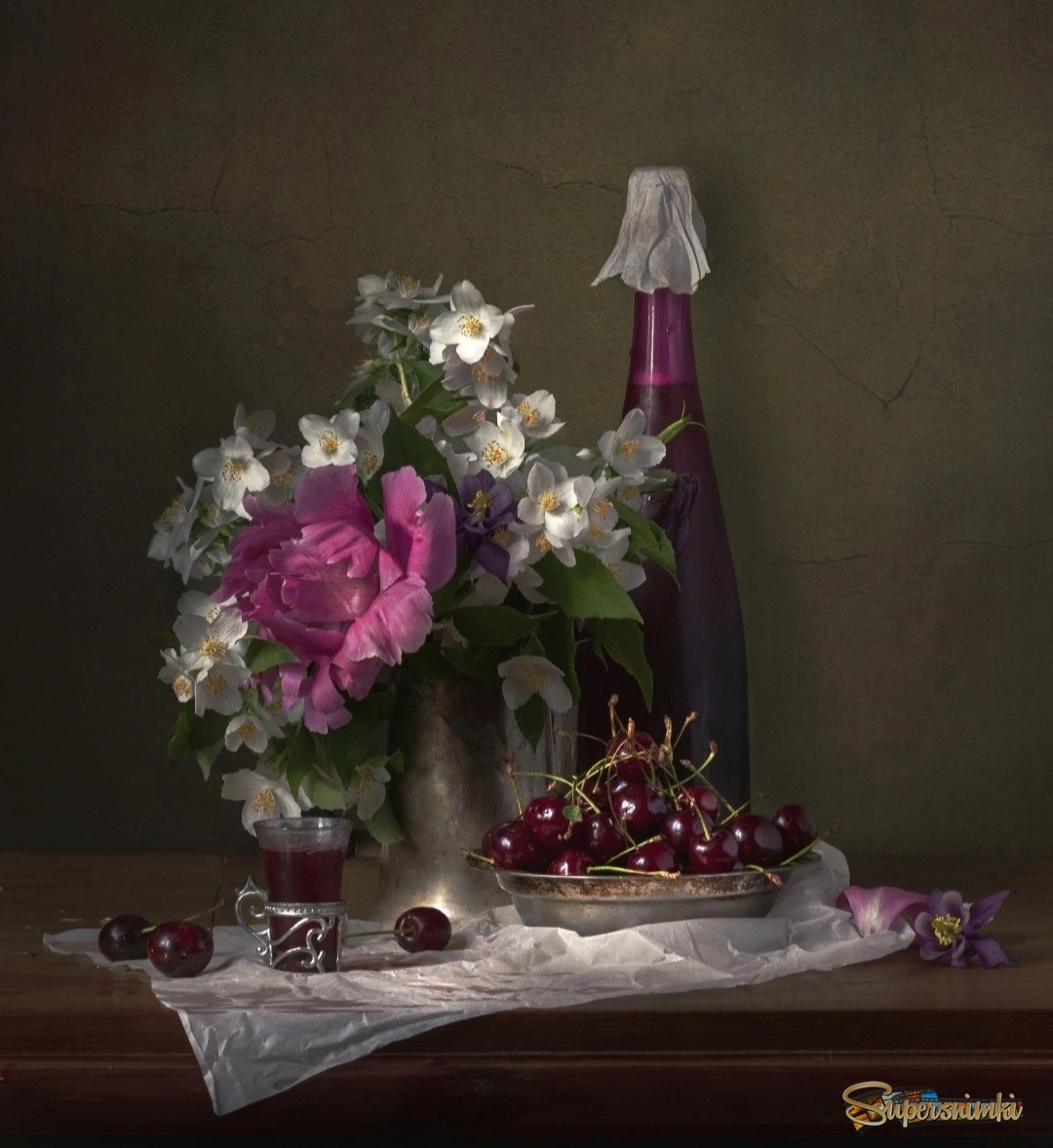 Натюрморт с вишней