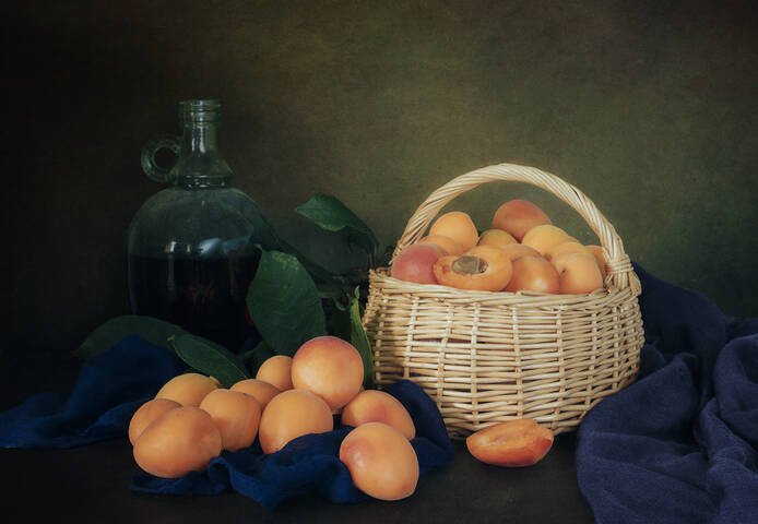 натюрморт с абрикосами 2