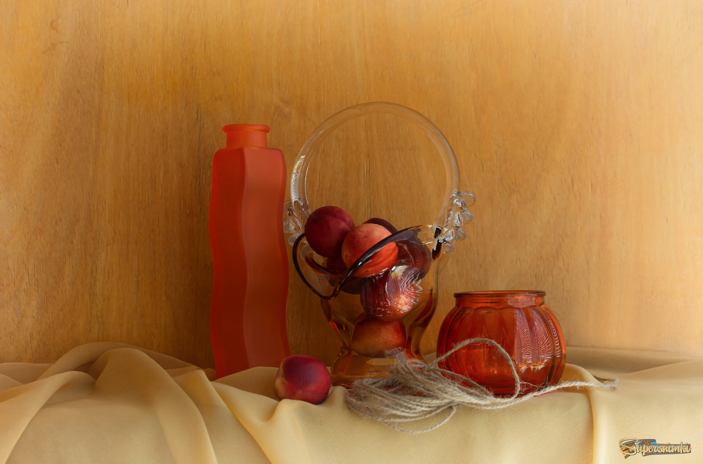 Оранжевым вздыхает натюрморт...