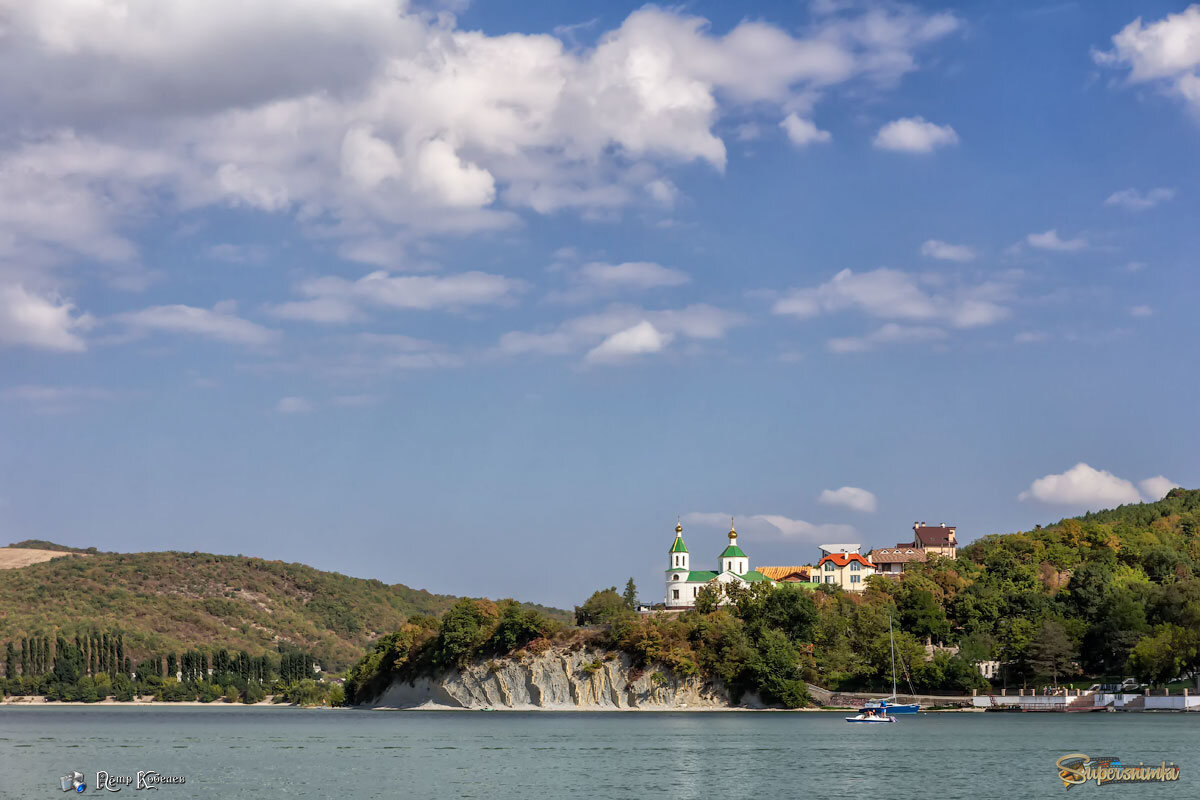 Храм Блаженной Ксении Петербургской  в Абрау-Дюрсо