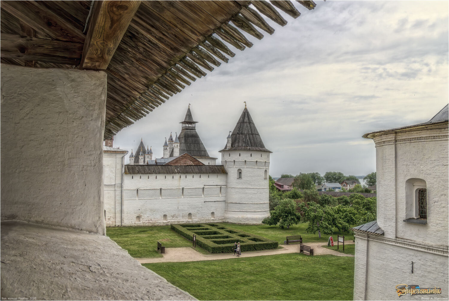 Митрополичий сад Ростовского кремля.