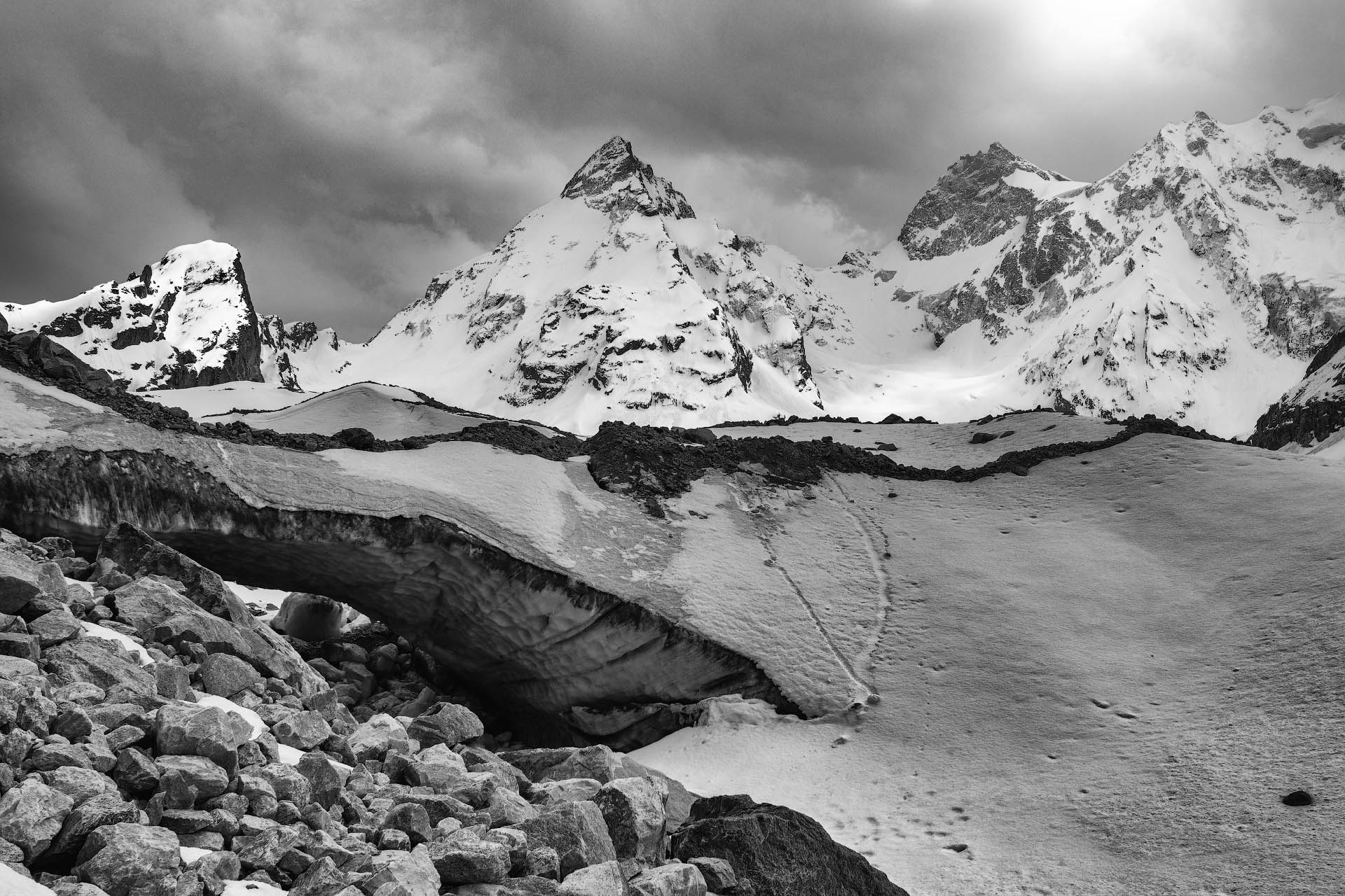 В черно-белых тонах