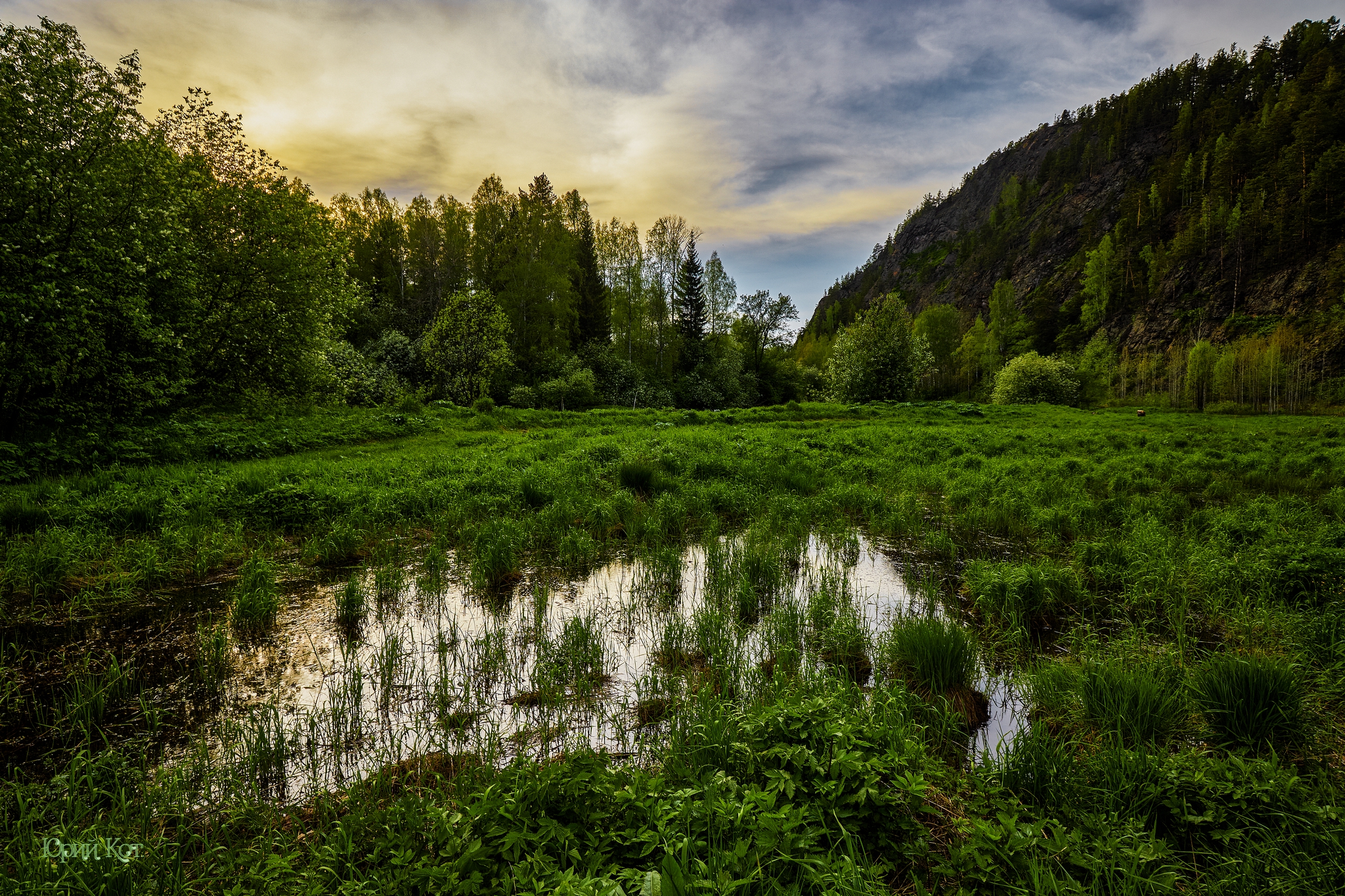 Между вечером и ночью.
