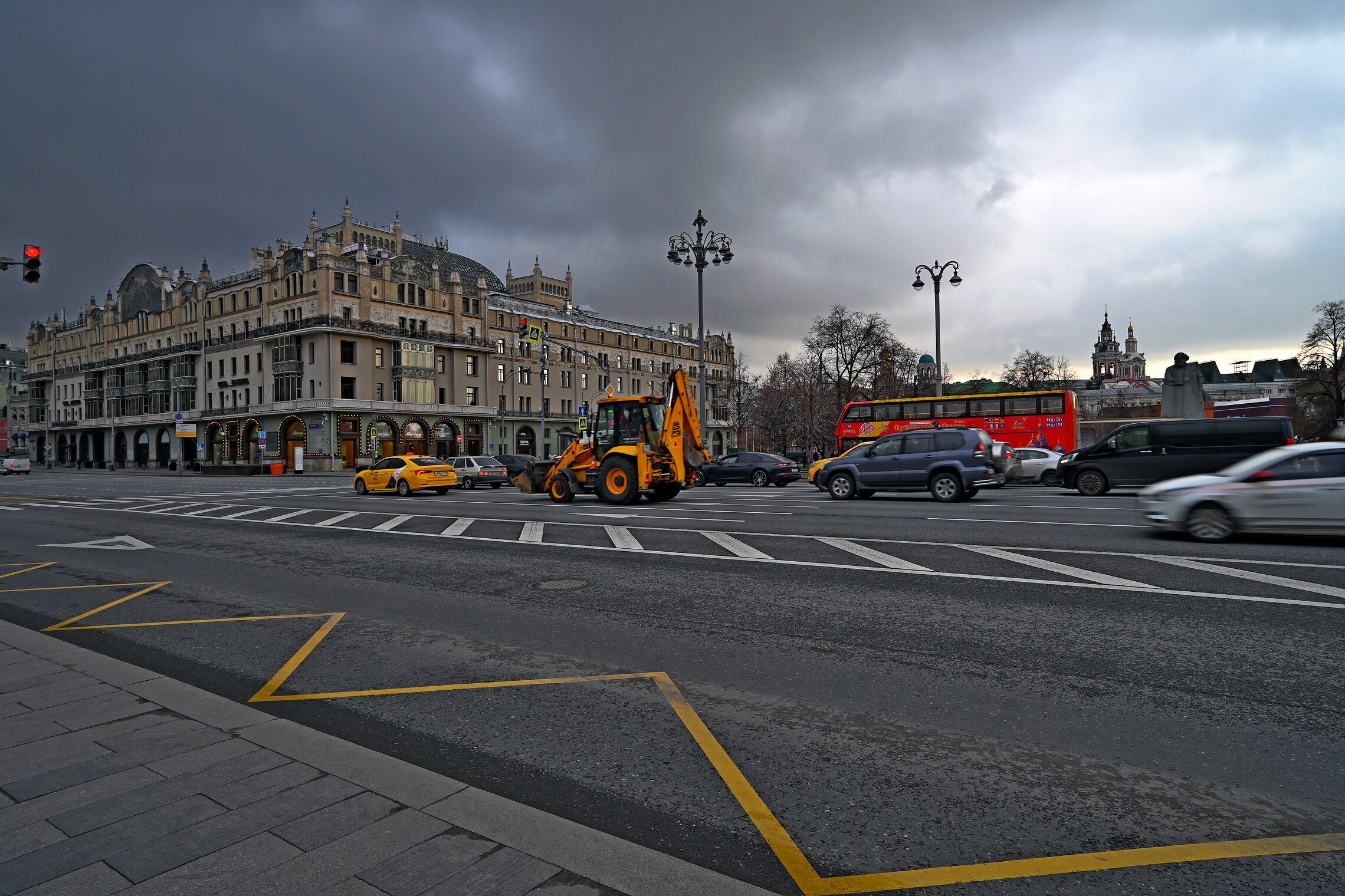 Театральная площадь