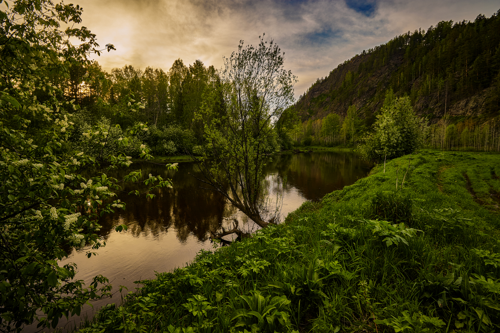 Между вечером и ночью.