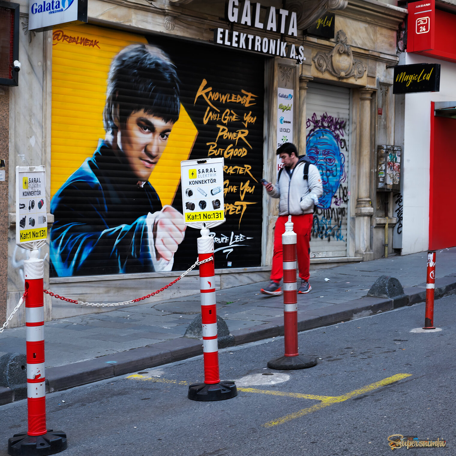 Электрика от Брюса Ли