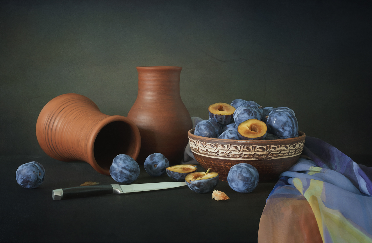 Натюрморт со сливами