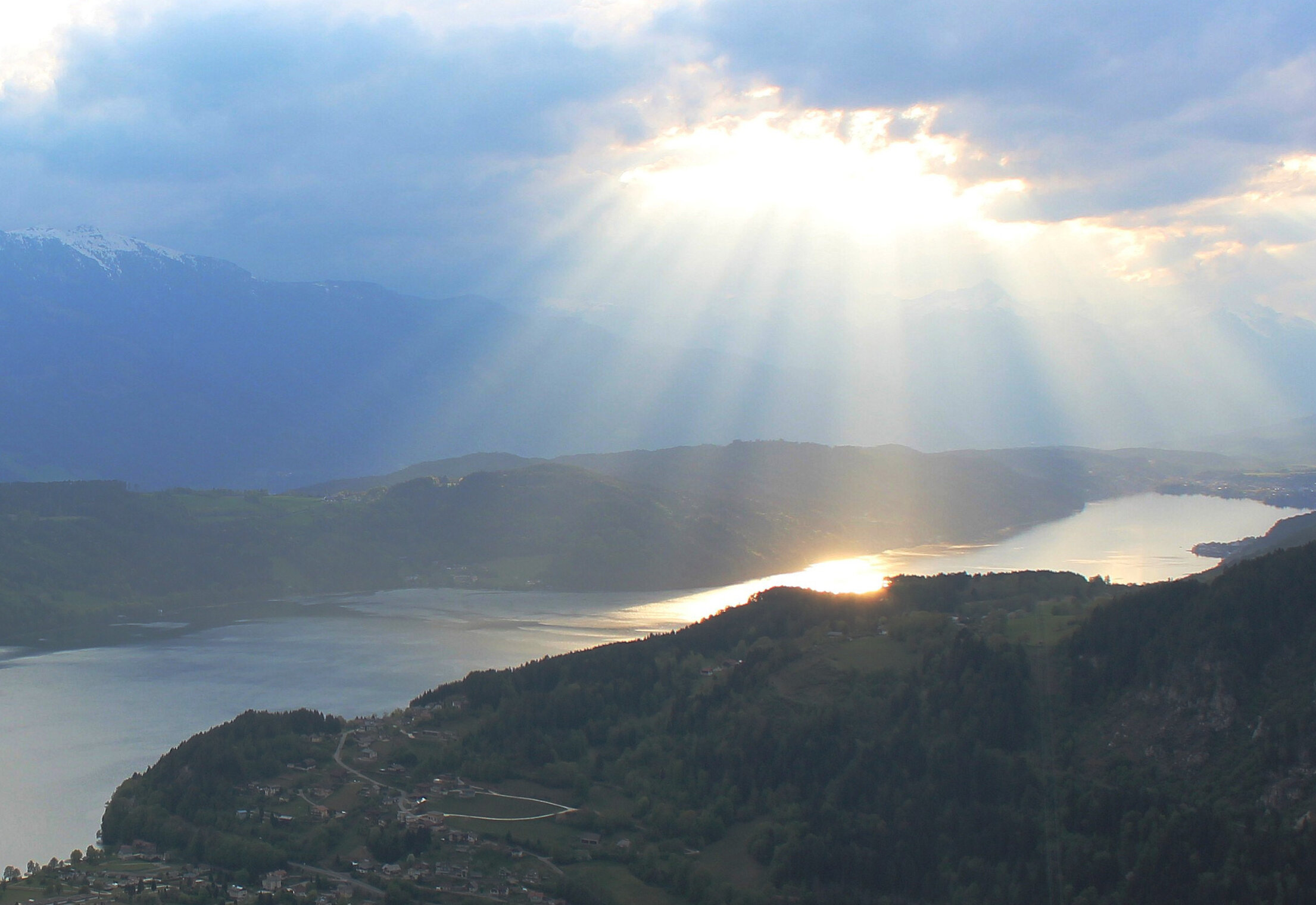 Сквозь тучи.