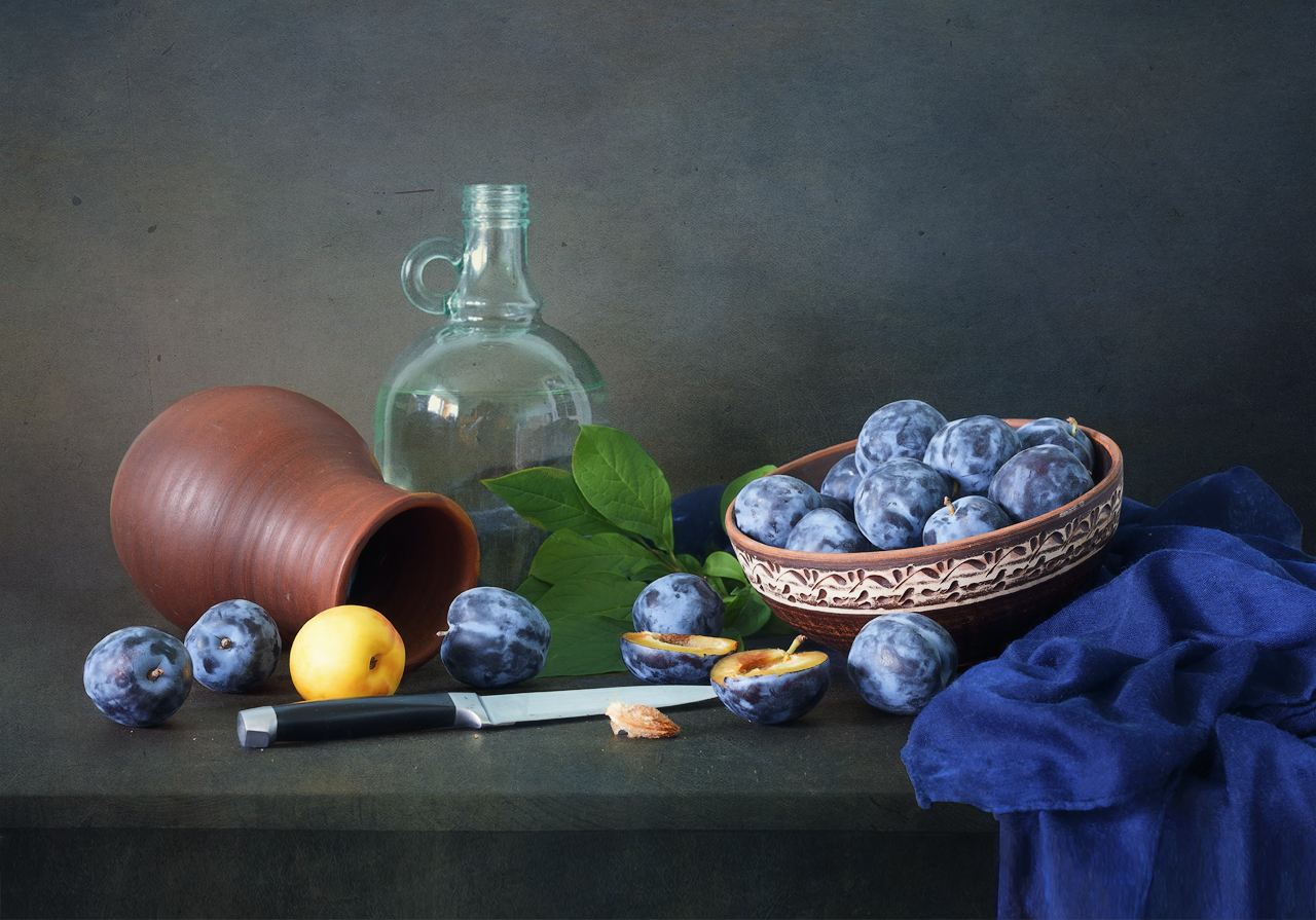 Натюрморт со сливами