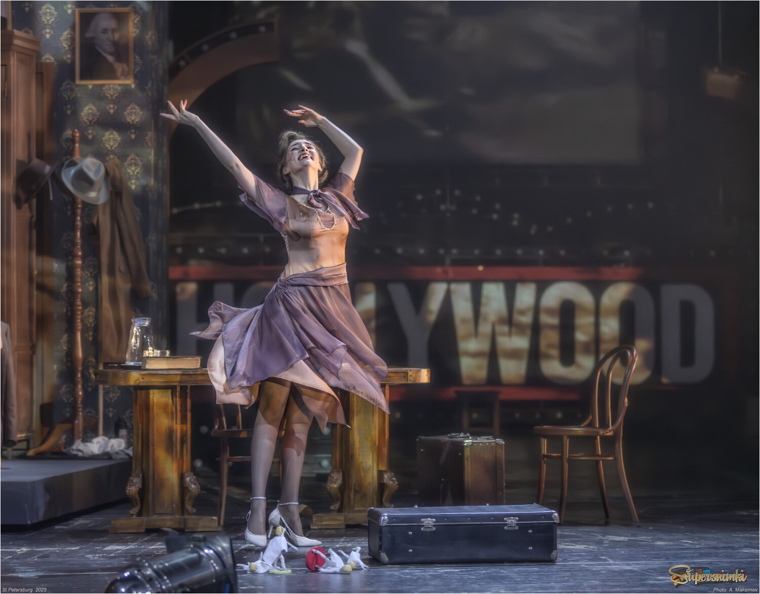 Актриса Елена Сохацкая в роли Мисс Поппенгул.