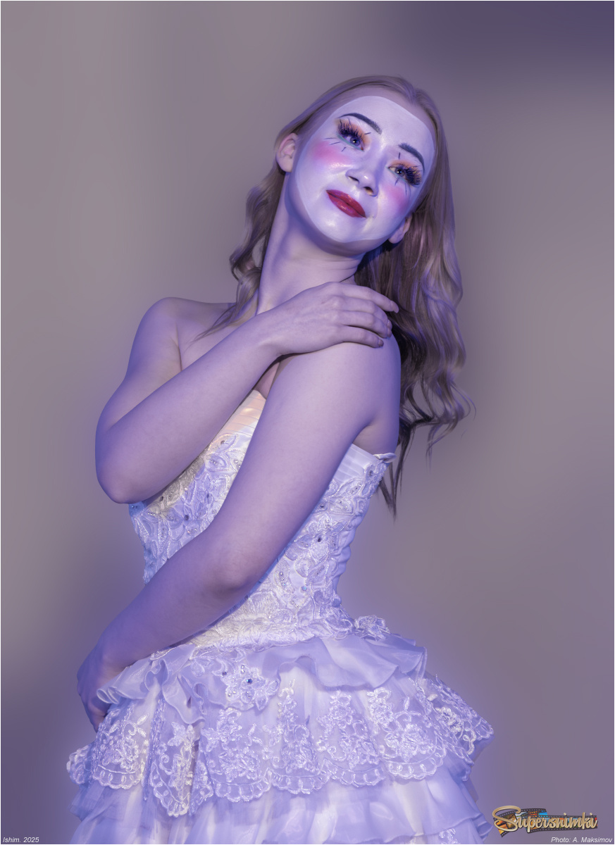 Актриса Лидия Евсеева в роли Коломбины.