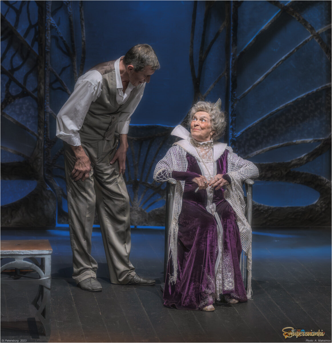 Актёры Валерий Соловьёв и н. а. России Татьяна Пилецкая в роли бабушки .