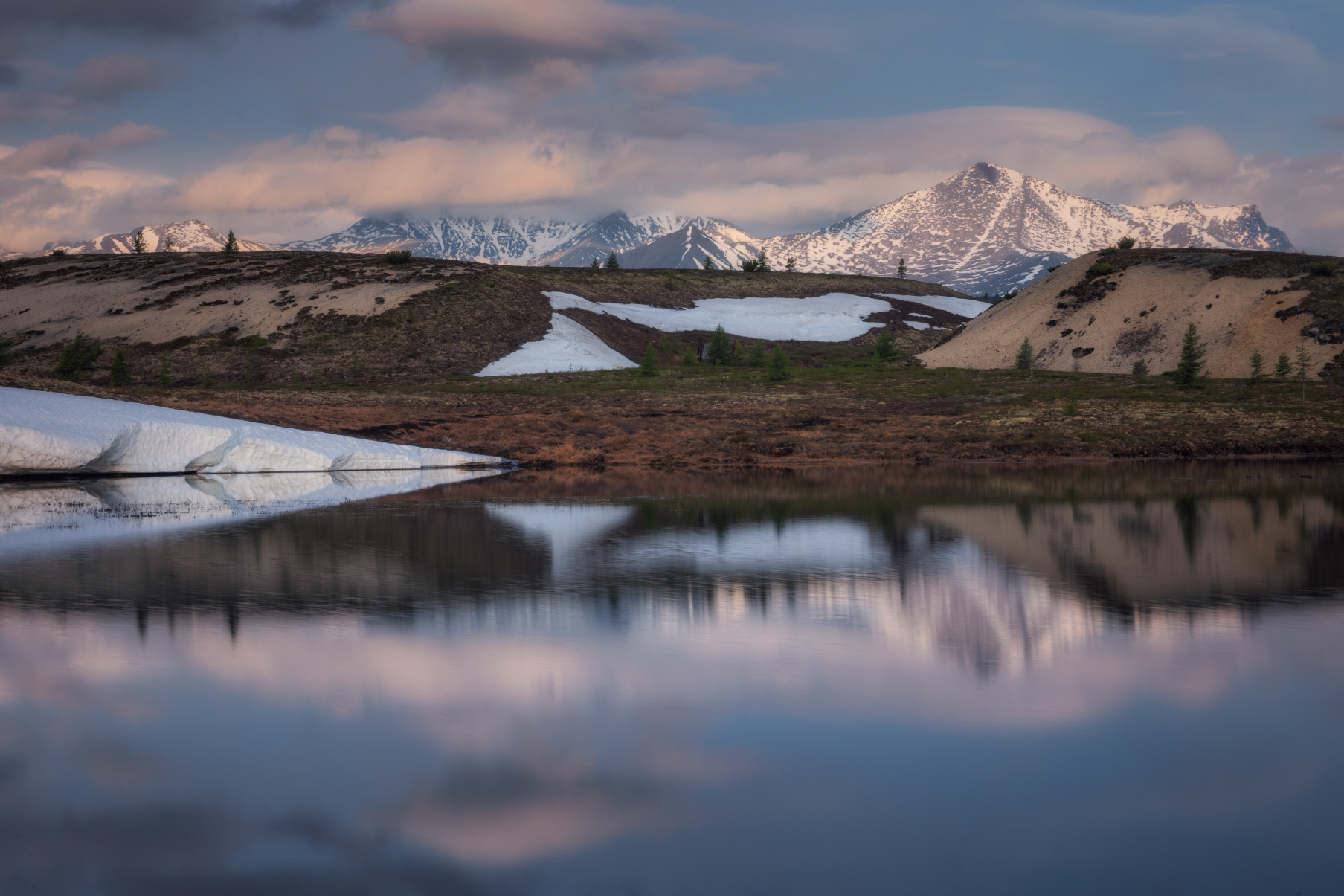 Рассвет с видом на хребет Оханджа