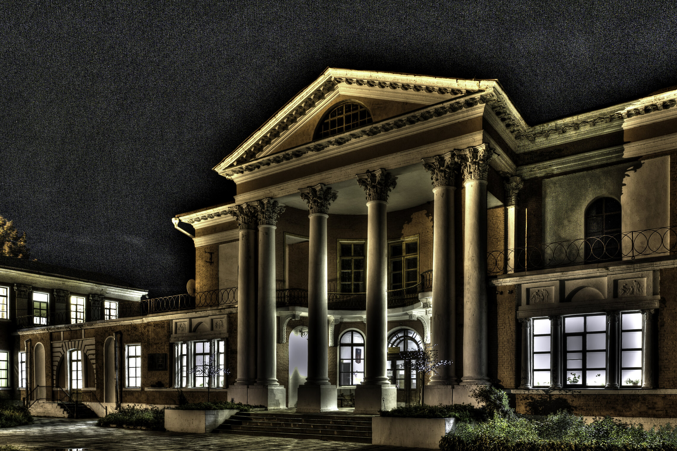 Goncharov estate (night photography)