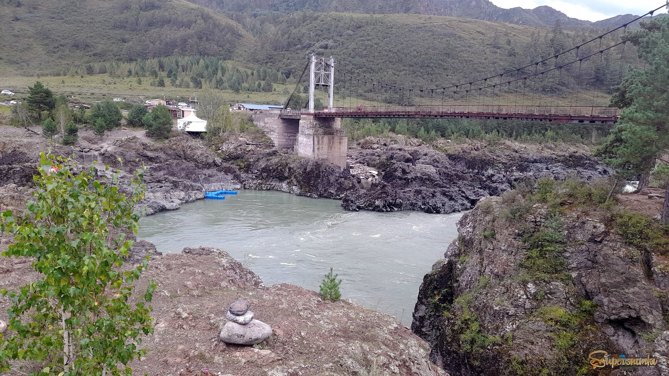 Ороктойский мост через Катунь . Алтай .