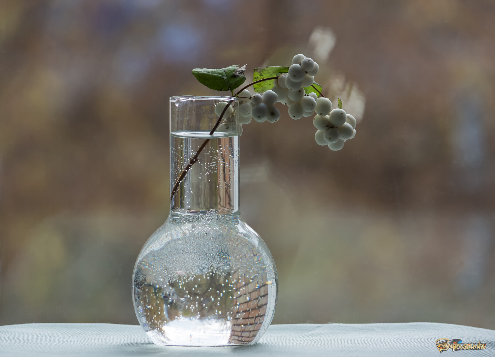 Рисует осень за окном свои картины.....