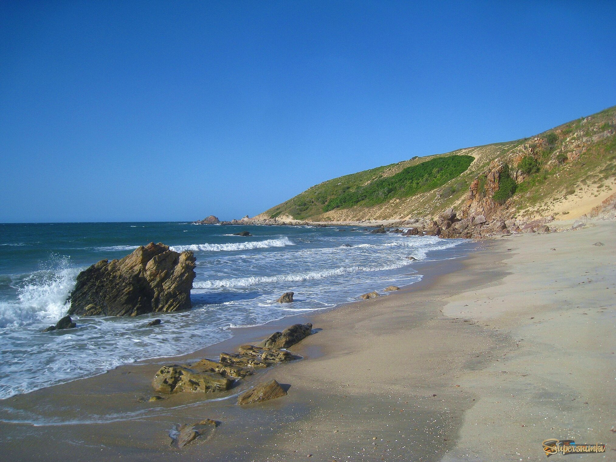 Дикий пляж в Национальном парке Жерикоакоара, Бразилия.