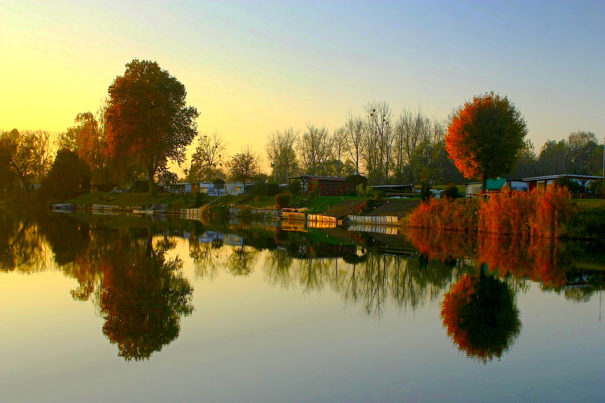 Вечер поздней осенью