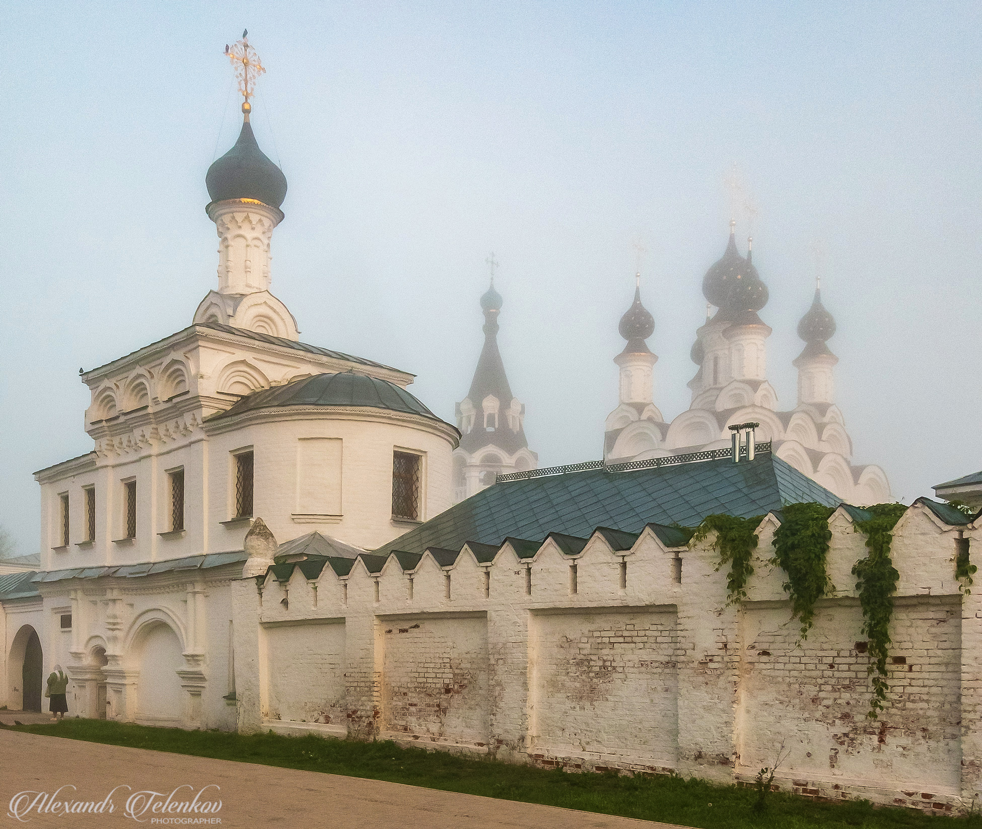" Утро туманное, утро седое "....    Благовещенский мужской монастырь в Муроме.