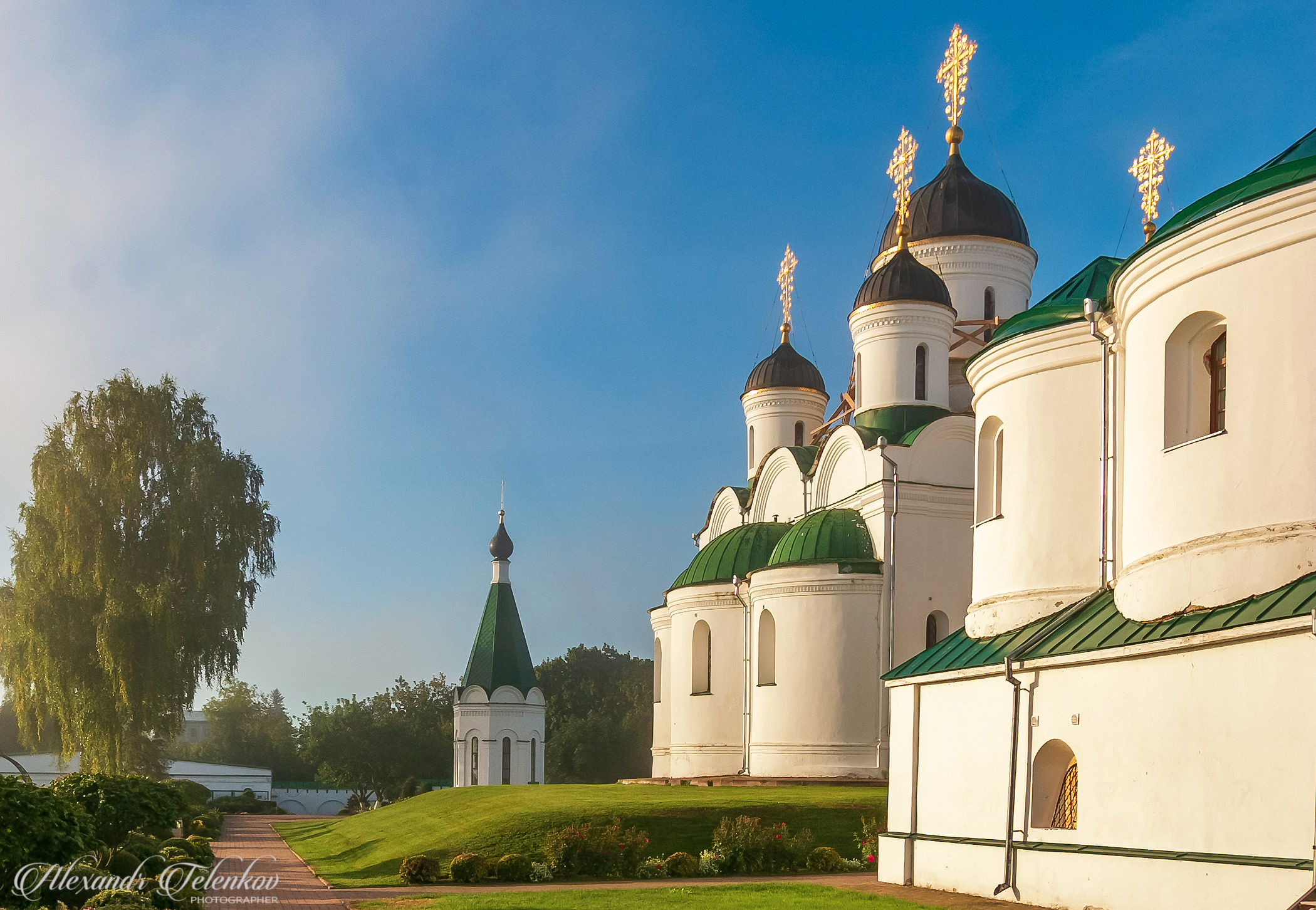 Утро в Муромском Спасо-Преображенском мужском монастыре.