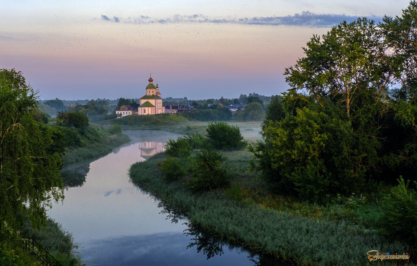 Ранее утро с уходящим туманом