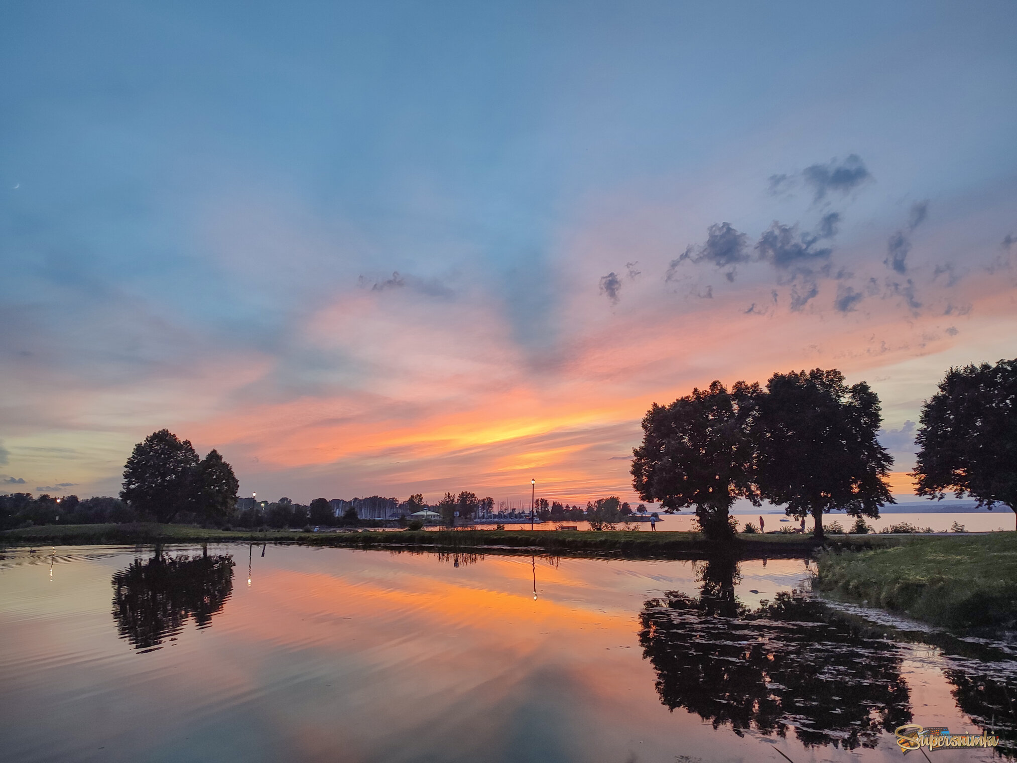 Летели зори вдаль за солнцем
