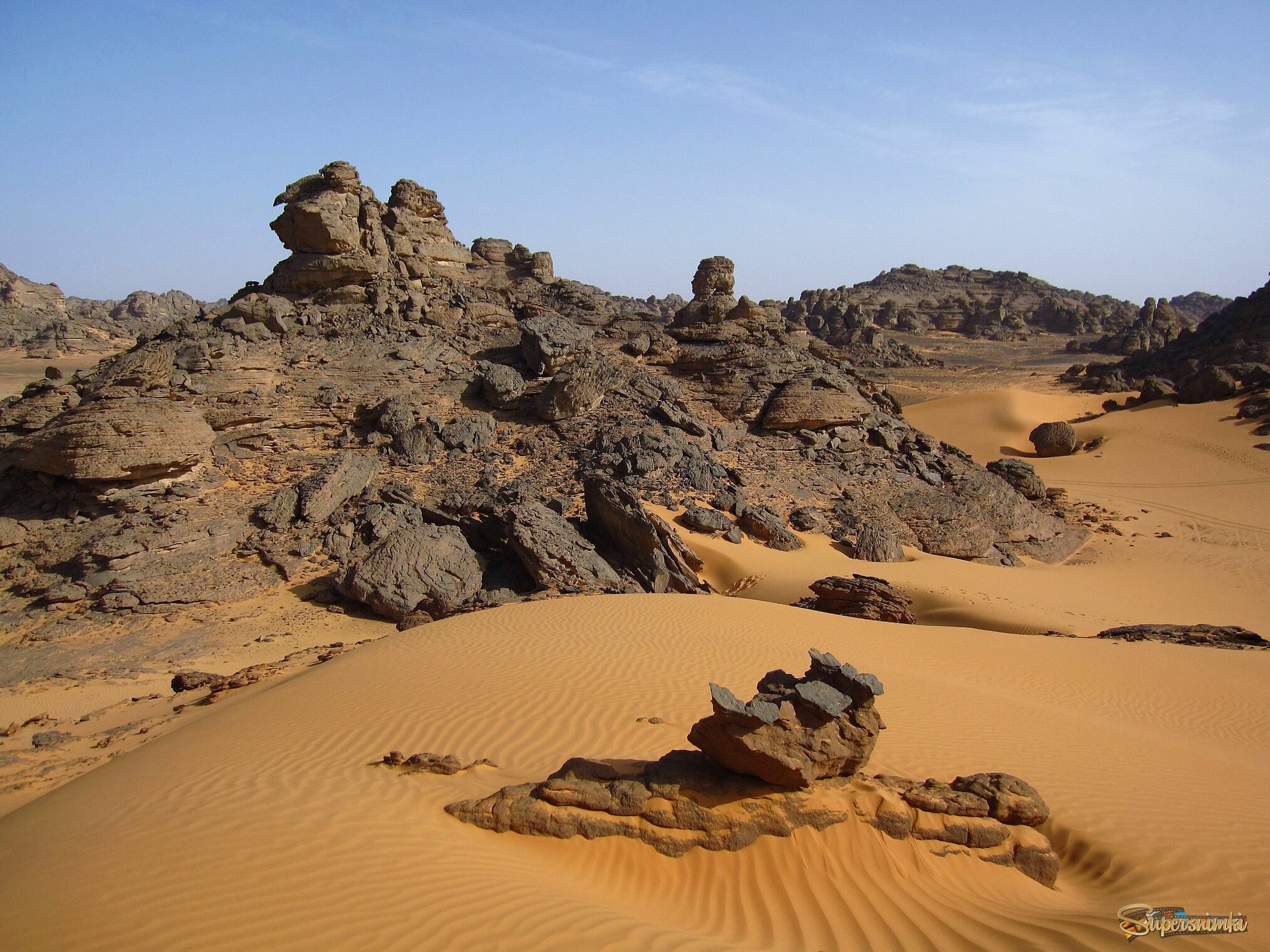 Горный массив Тадрарт-Меггедет, Ливия.