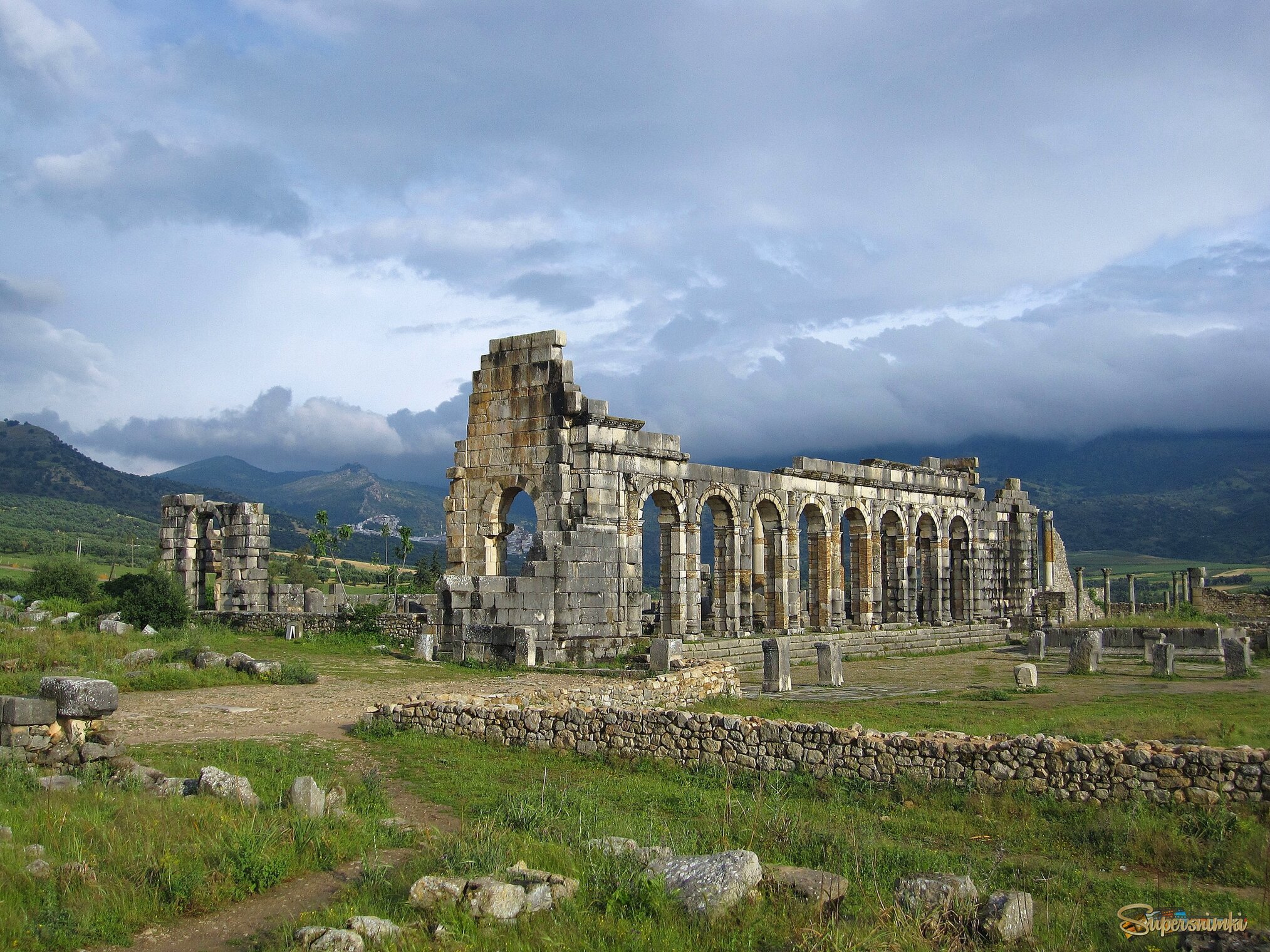 Христианская Базилика - один из главных археологических памятников древнеримского города Волюбилиса.