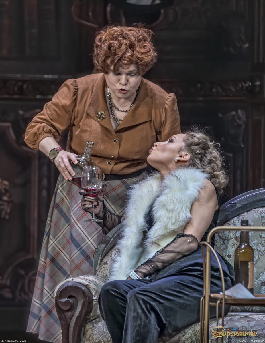 Актрисы з. а. Санкт-Петербурга Наталья Парашкина и Елена Карпова. 