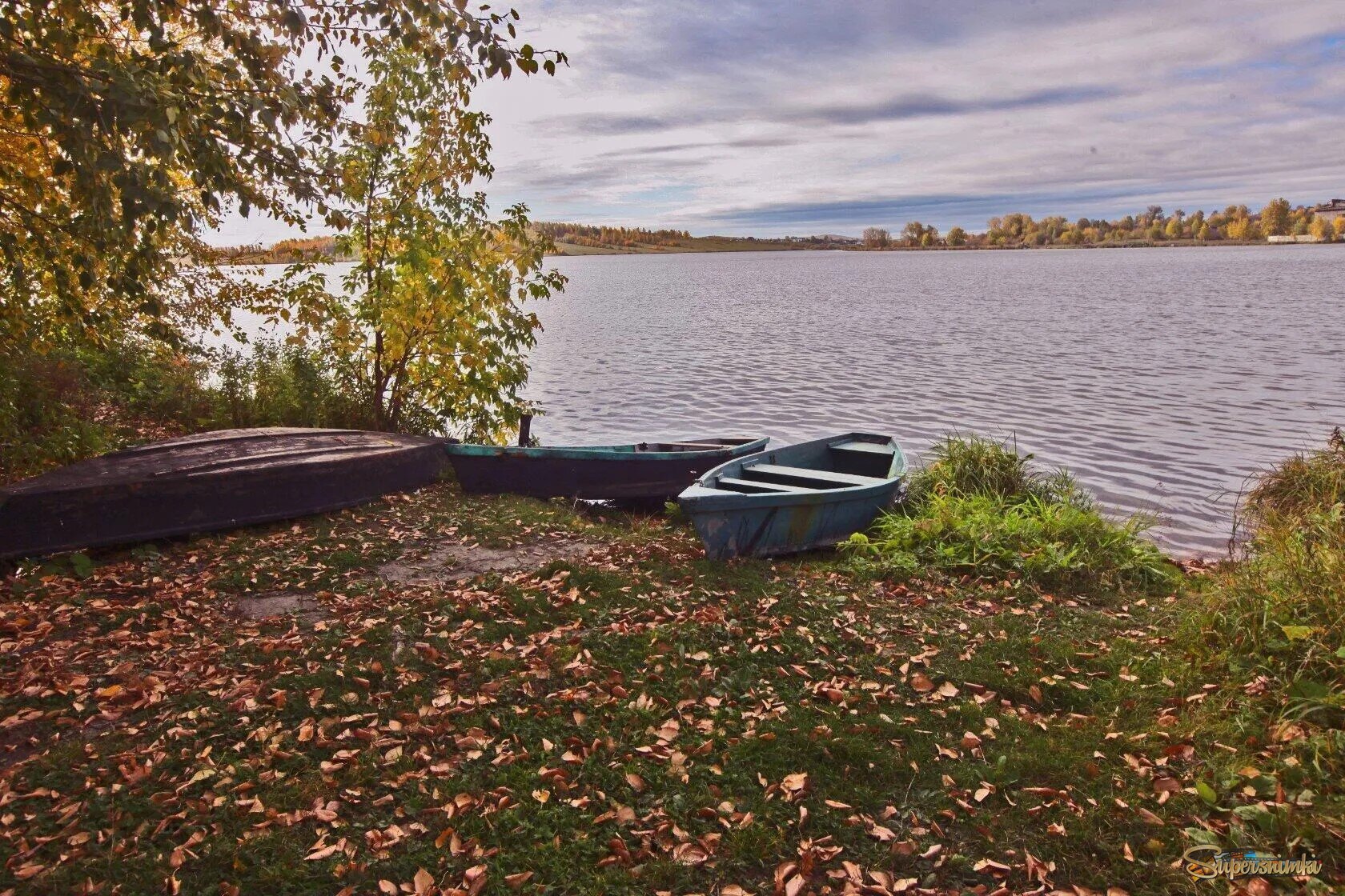 Лодки на берегу