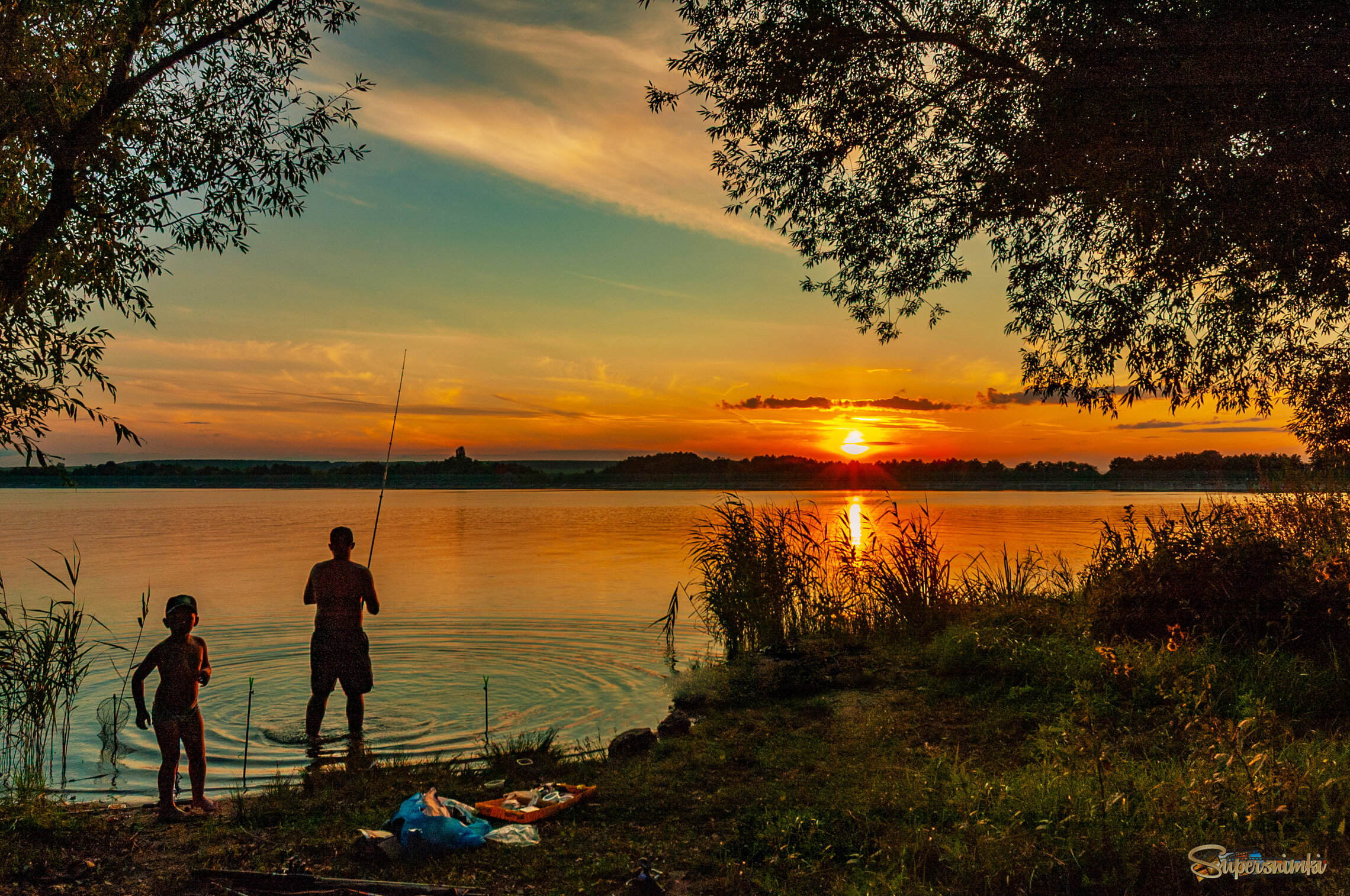 С папой на рыбалке.