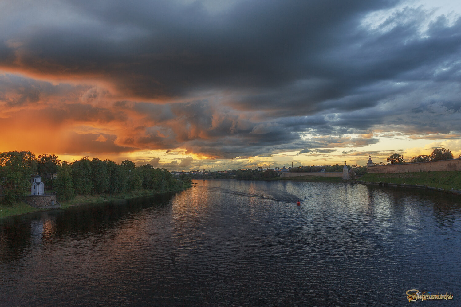 Вечер... Перед дождем...