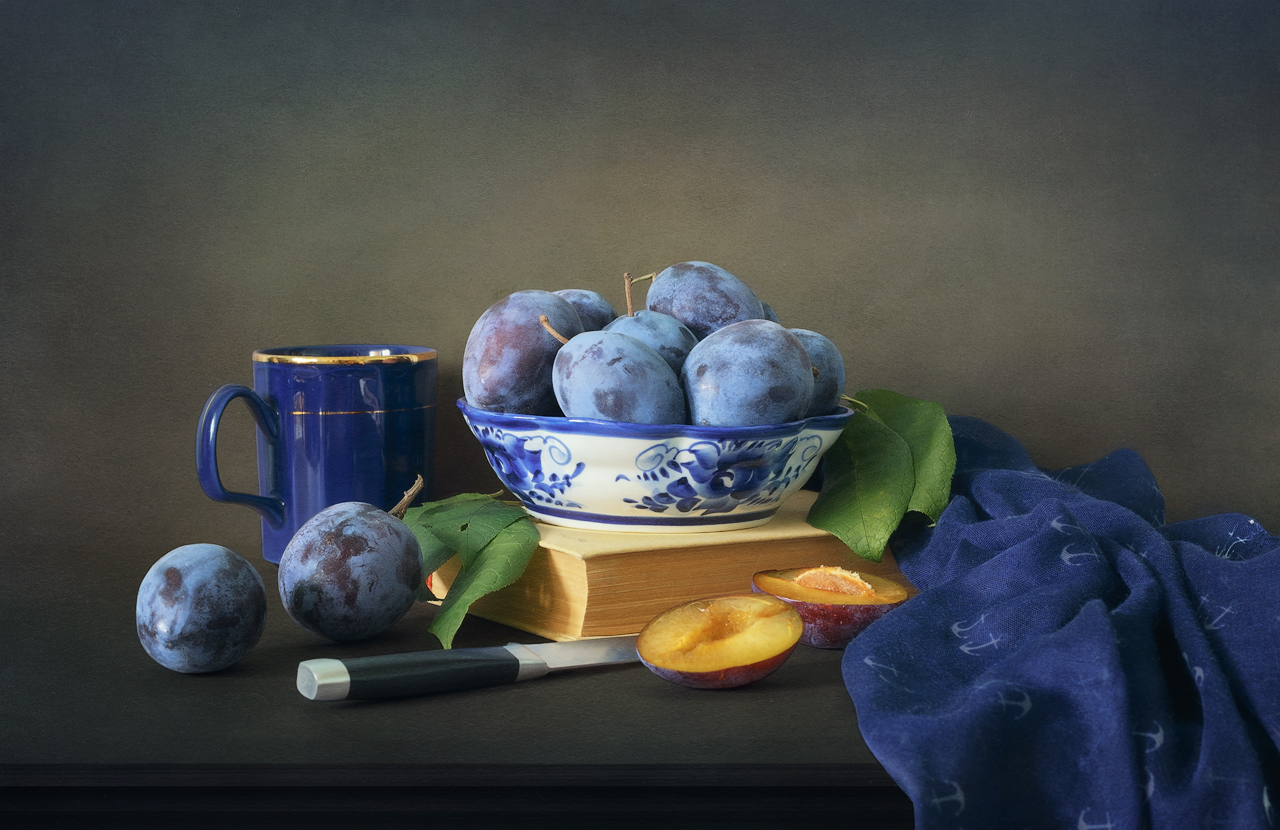 Сливовый натюрморт