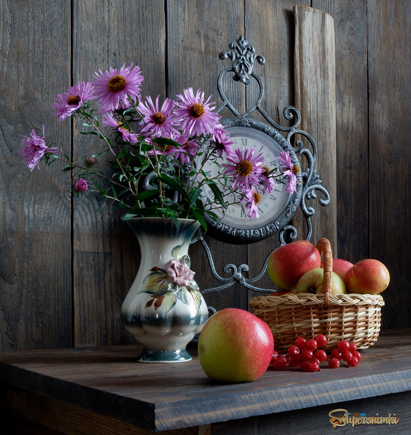 Натюрморт с яблоками и октябринками 