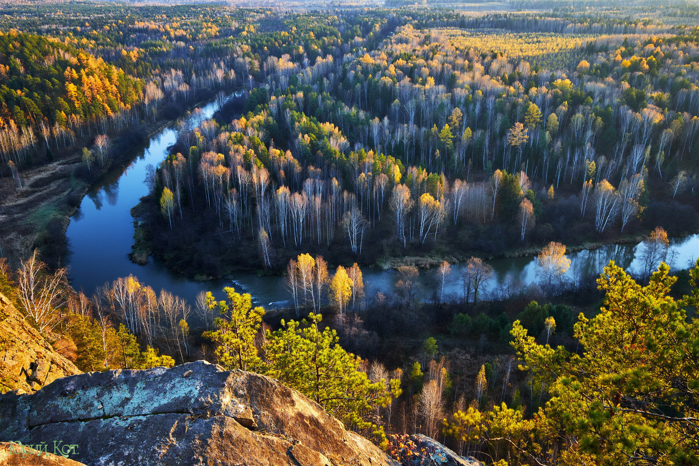 В лесах октябрь уж наступил.