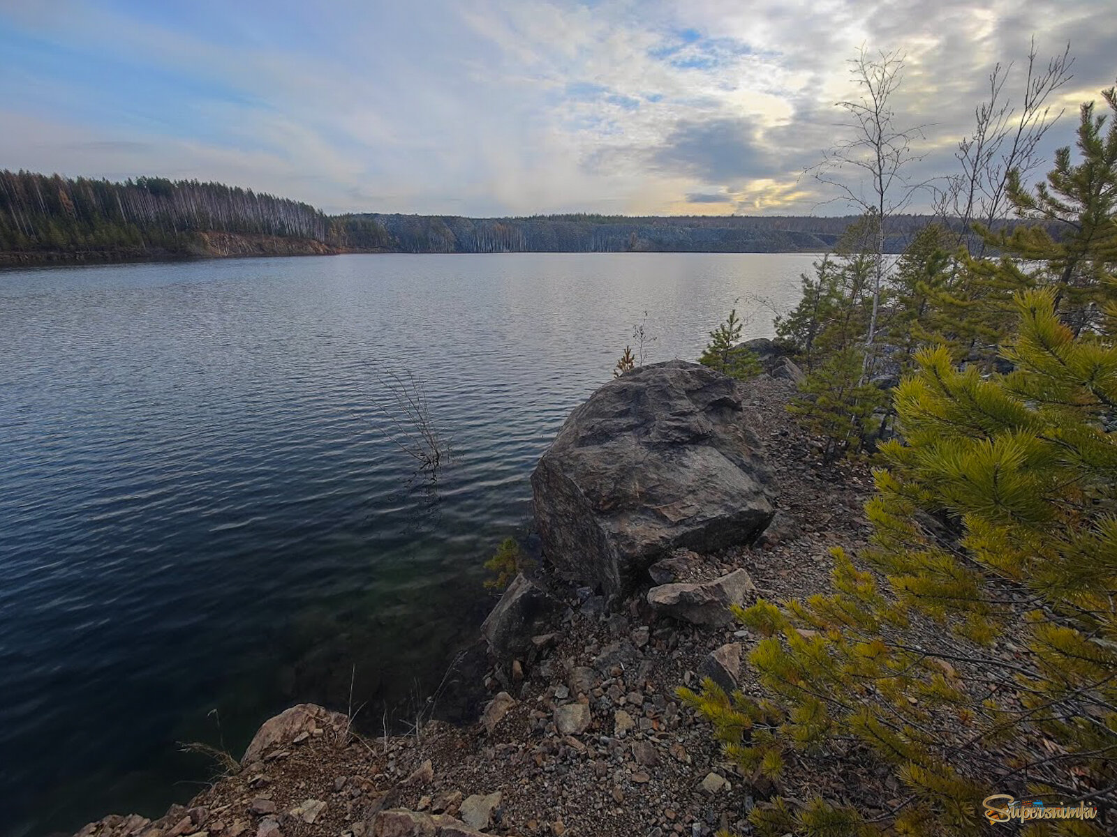 На берегу карьера