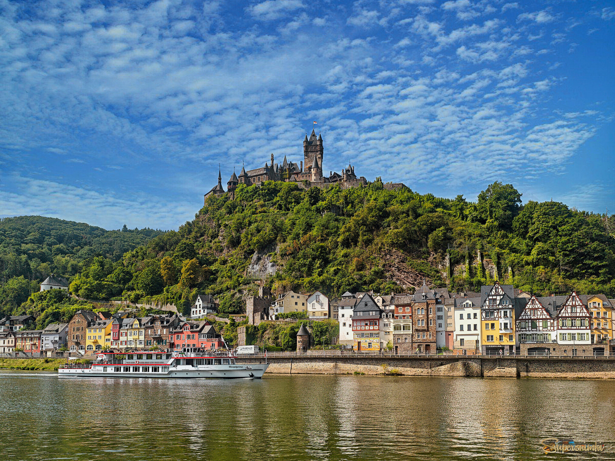 Набережная Кохем и замок Райсберг..