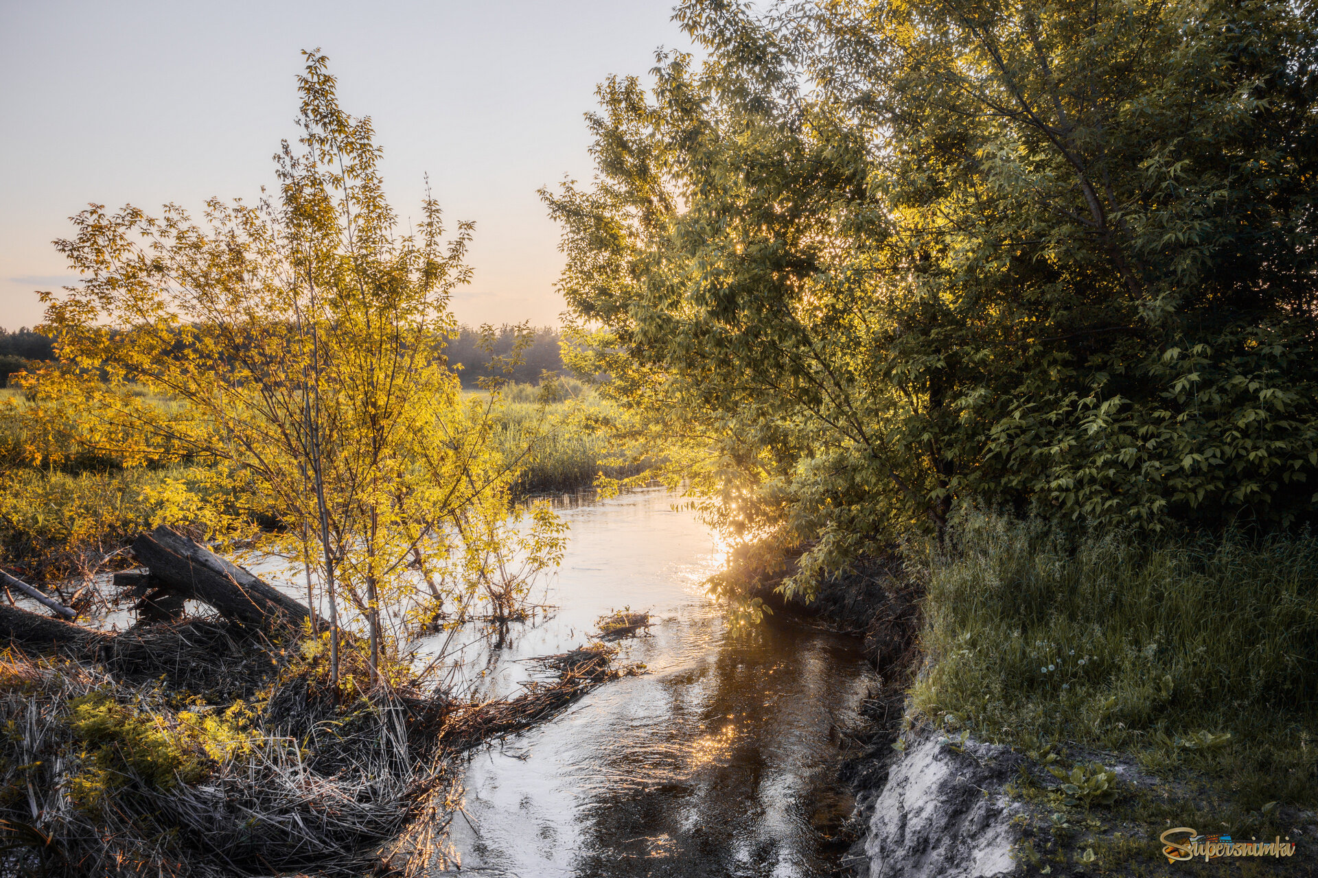 Яркое окончание дня начало лета